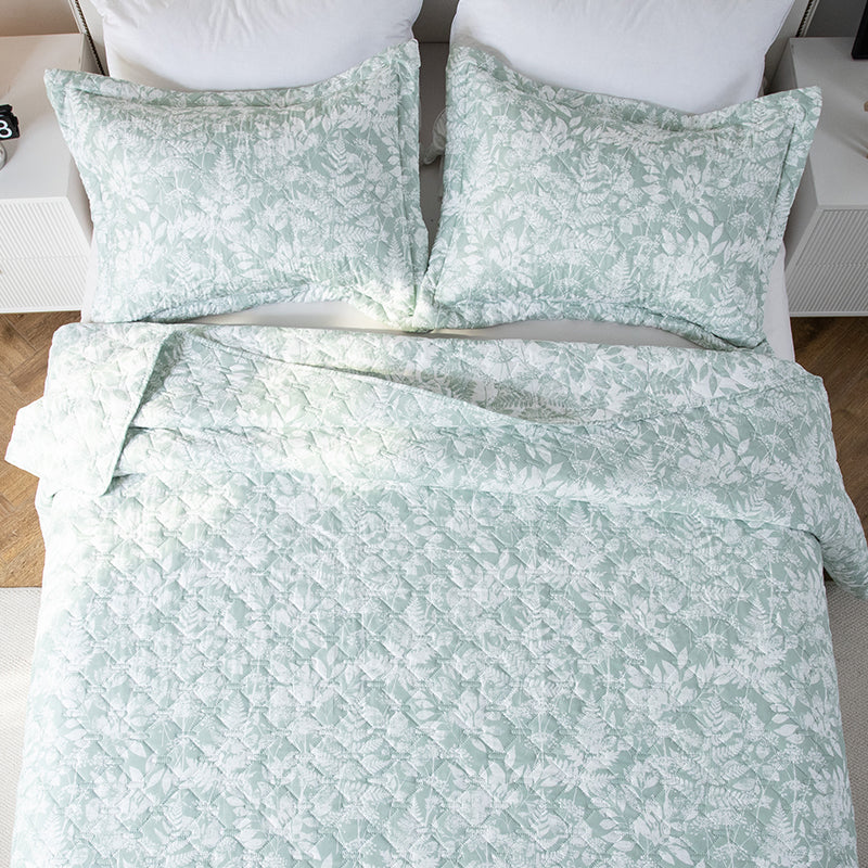 Mintorai Lightweight Botanical Green Floral Quilt Set - Light All Season Bedding, Room Decor, Graduation Gifts