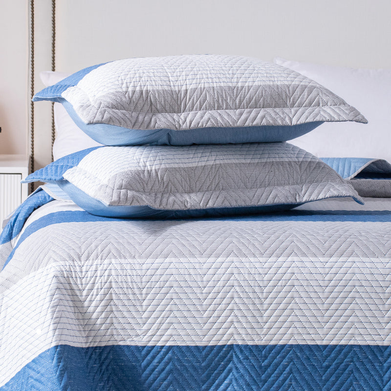 Mintorai Lightweight Reversible Stripe Quilt Set Bedding- Sky Blue and Ivory White, Room Decor, Graduation Gifts, Father's Day Gift