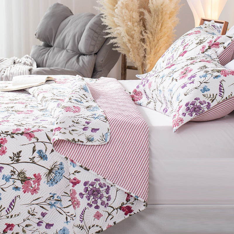 Mintorai Floral Quilt Set - Lightweight & Reversible - Cozy & Stylish Bedding - Machine Washable, Room Decor, Graduation Gifts