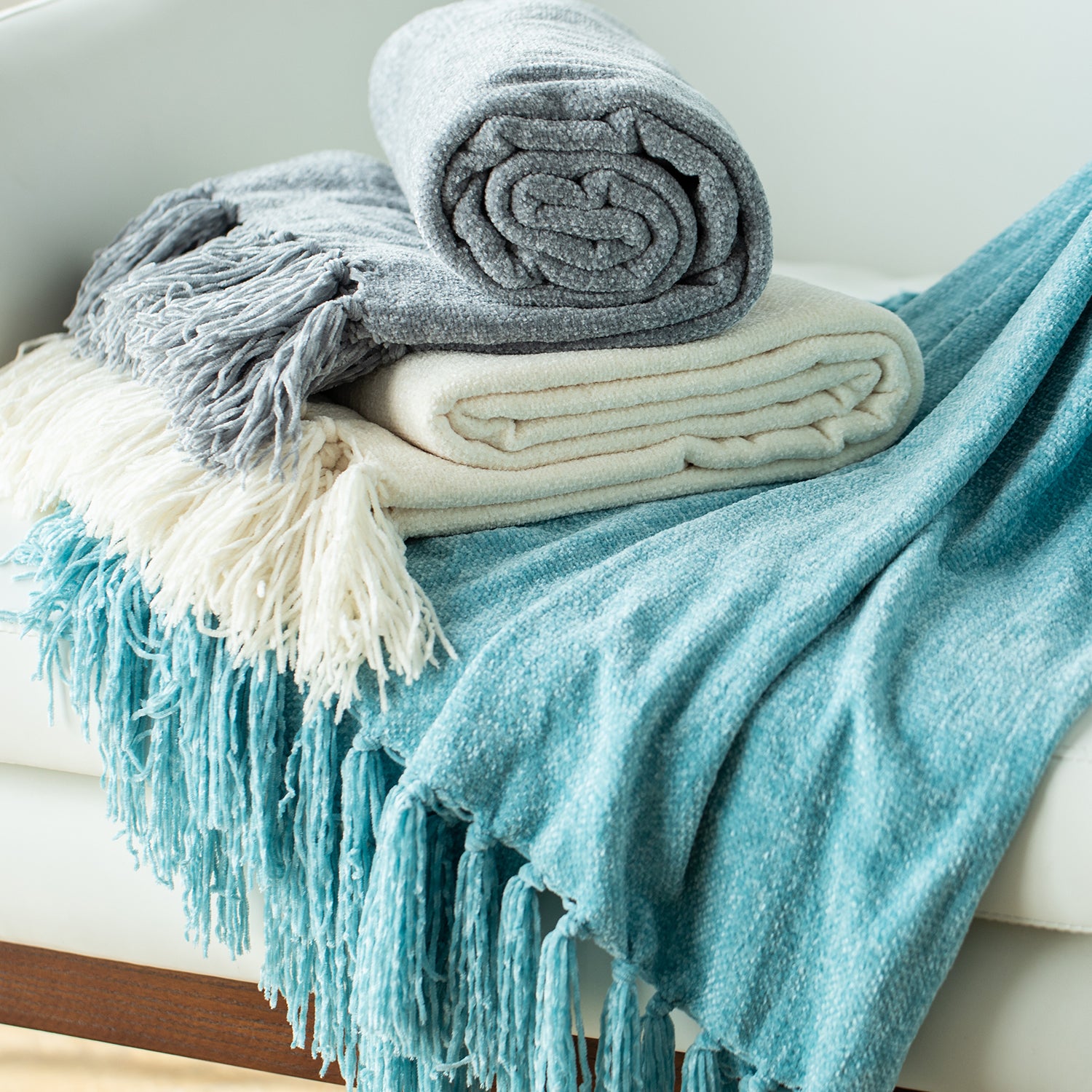 Mintorai Ultra Soft Lightweight Decorative Throw Blanket with Tassel, Room Decor, Graduation Gifts