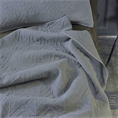 Mintorai Cozy Stonewashed Quilt Set, Navy Blue and White