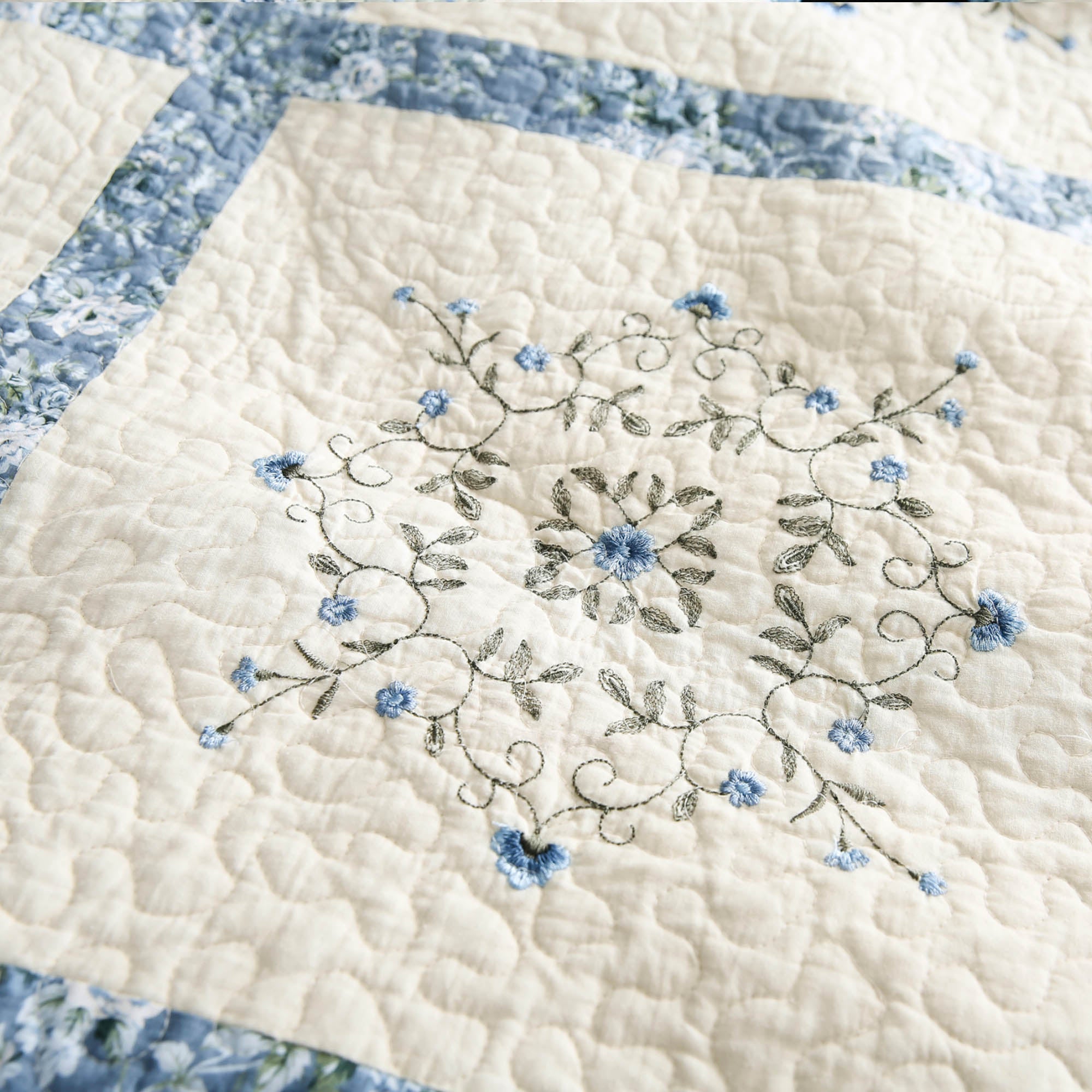 Mintorai 100% Cotton Summer Star Design Embroidered Patchwork Bedspread, Multi Blue