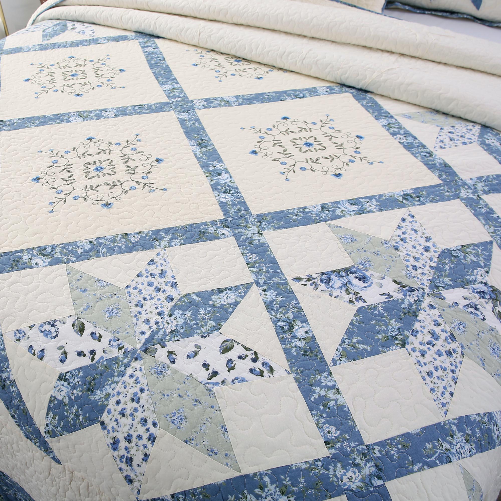 Mintorai 100% Cotton Summer Star Design Embroidered Patchwork Bedspread, Multi Blue