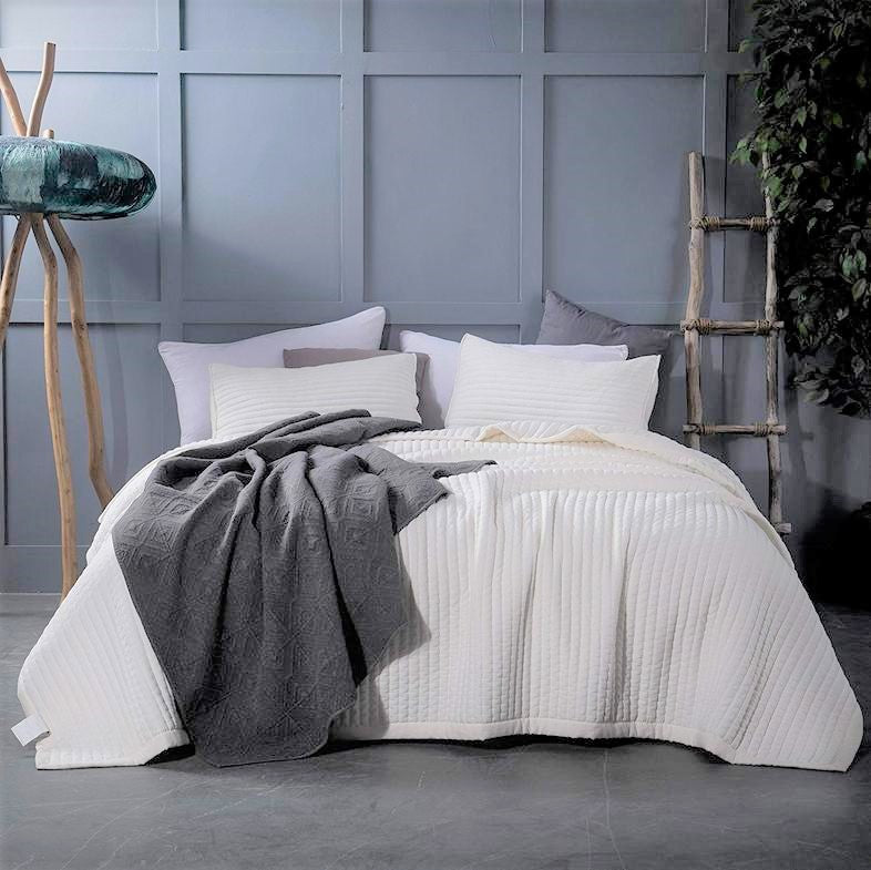 Mintorai Ultra Soft All Season Rustic Nostalgic Design Coverlet Set