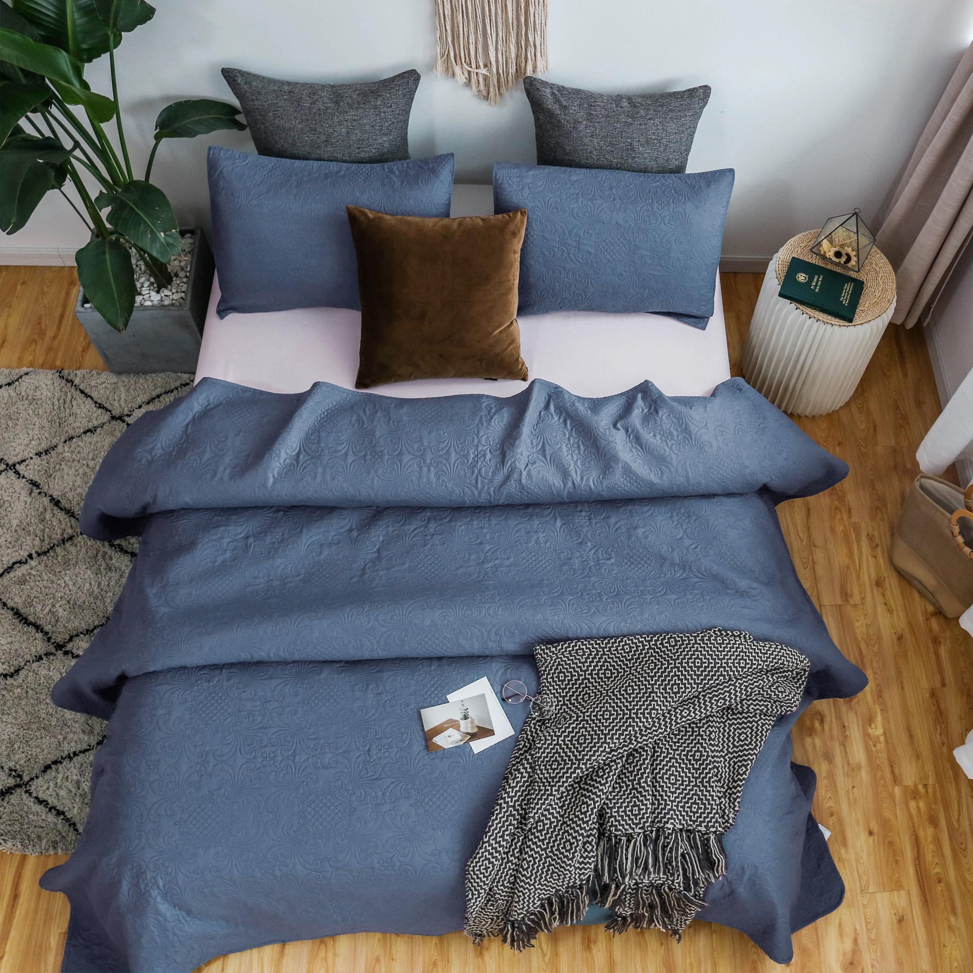 Mintorai Ultra Soft Floral Coverlet Quilt Bedding Set