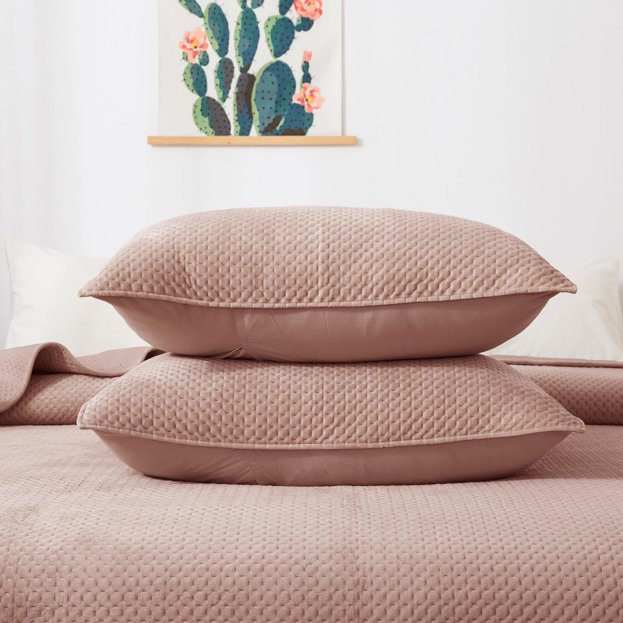 Mintorai Ultra Soft Plush Poly-Velvet Quilt Set, Queen, King, Room Decor, Graduation Gifts, Fathers Day Gift