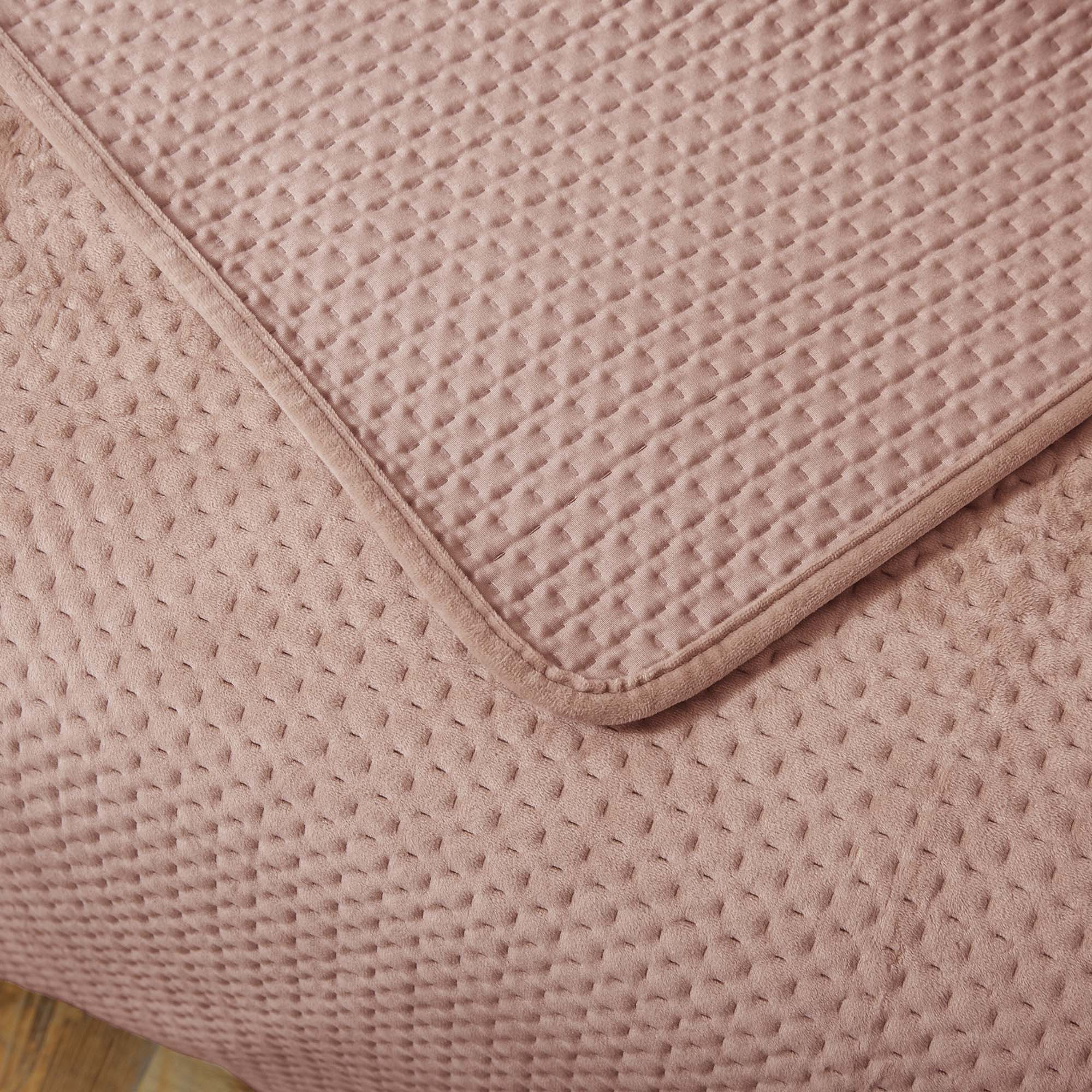 Mintorai Ultra Soft Plush Poly-Velvet Quilt Set, Queen, King, Room Decor, Graduation Gifts, Fathers Day Gift