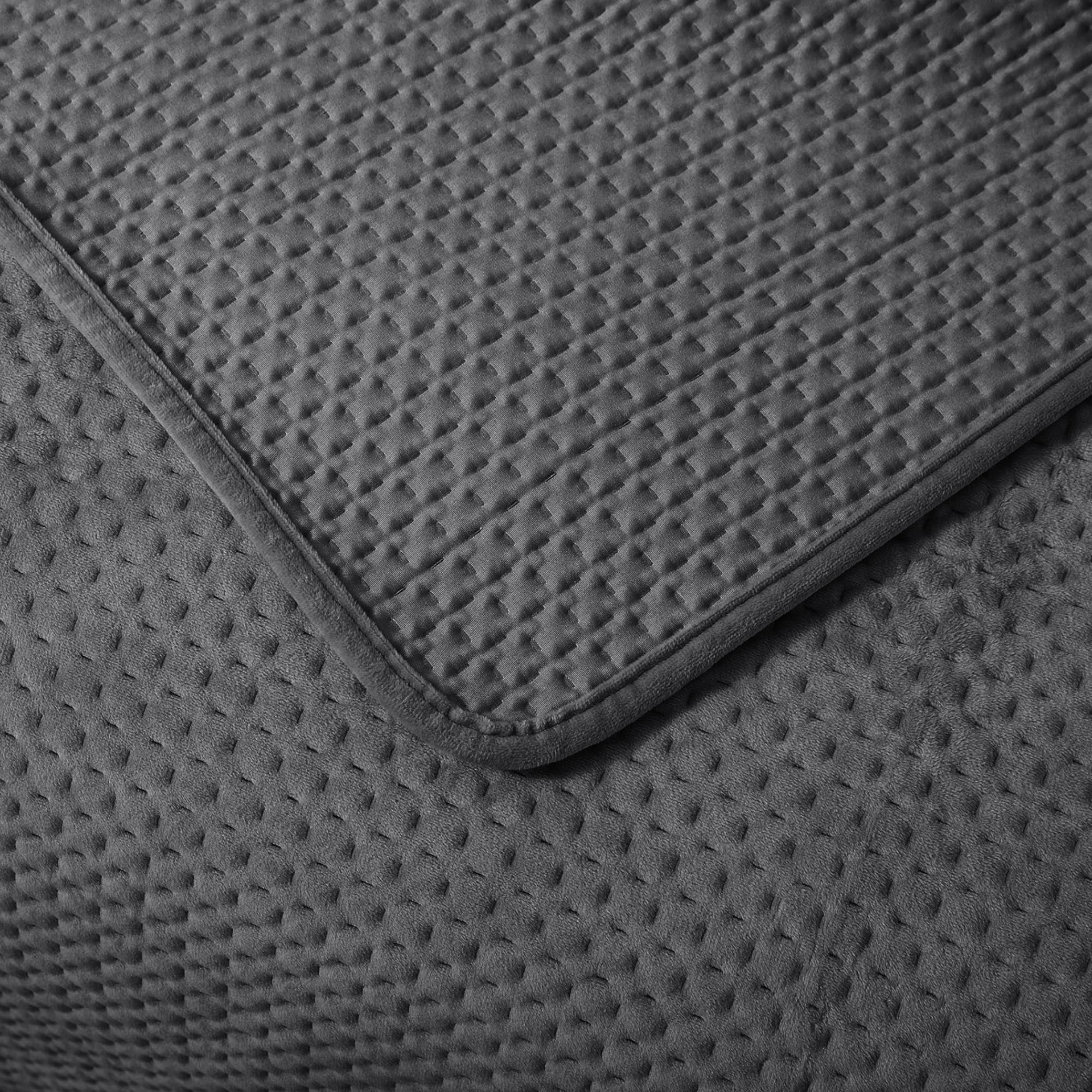 Mintorai All Season Cozy Velvet Quilt Set with Shams, Queen, King, Room Decor, Graduation Gifts