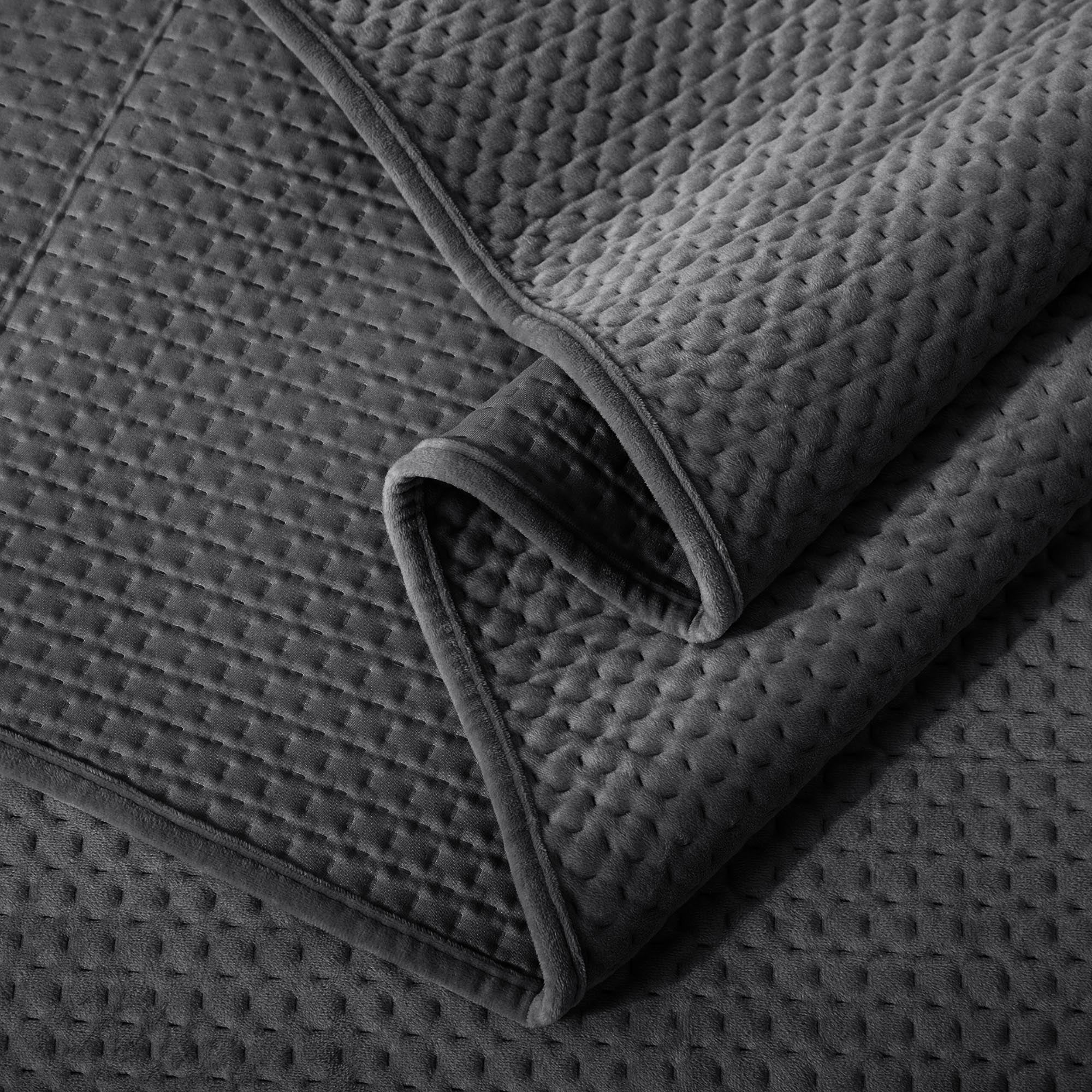 Mintorai All Season Cozy Velvet Quilt Set with Shams, Queen, King, Room Decor, Graduation Gifts