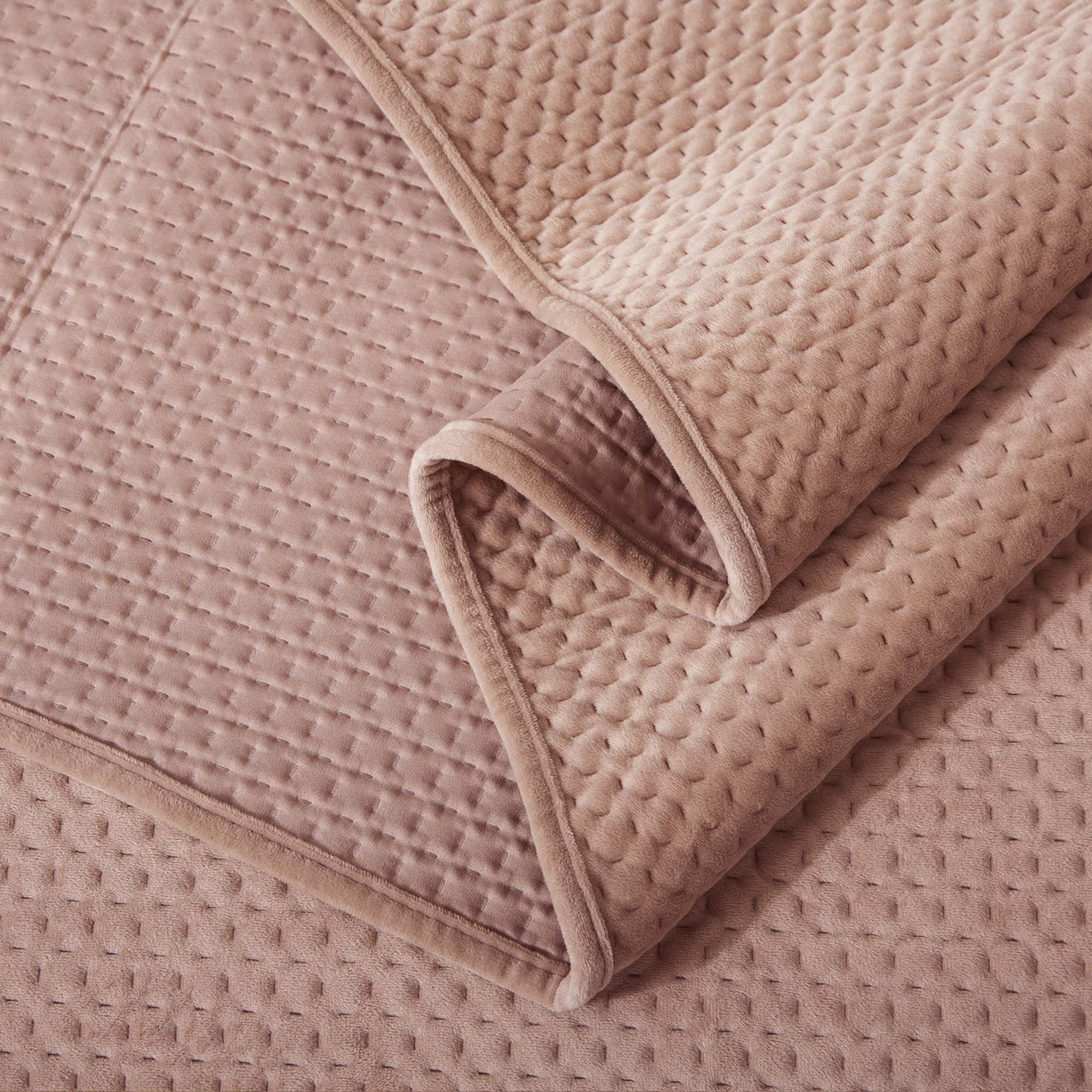 Mintorai Ultra Soft Plush Poly-Velvet Quilt Set, Queen, King, Room Decor, Graduation Gifts, Fathers Day Gift