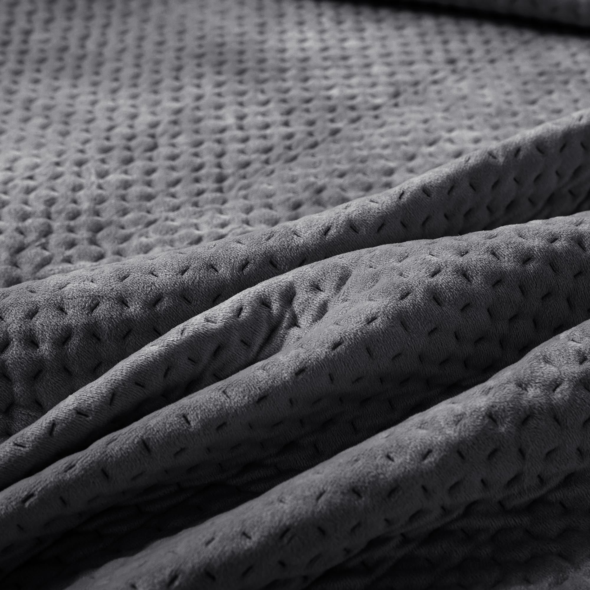 Mintorai All Season Cozy Velvet Quilt Set with Shams, Queen, King, Room Decor, Graduation Gifts