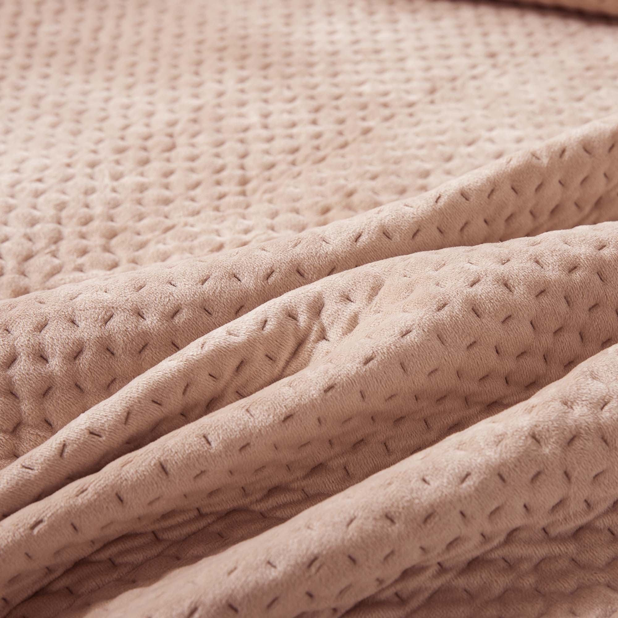 Mintorai Ultra Soft Plush Poly-Velvet Quilt Set, Queen, King, Room Decor, Graduation Gifts, Fathers Day Gift