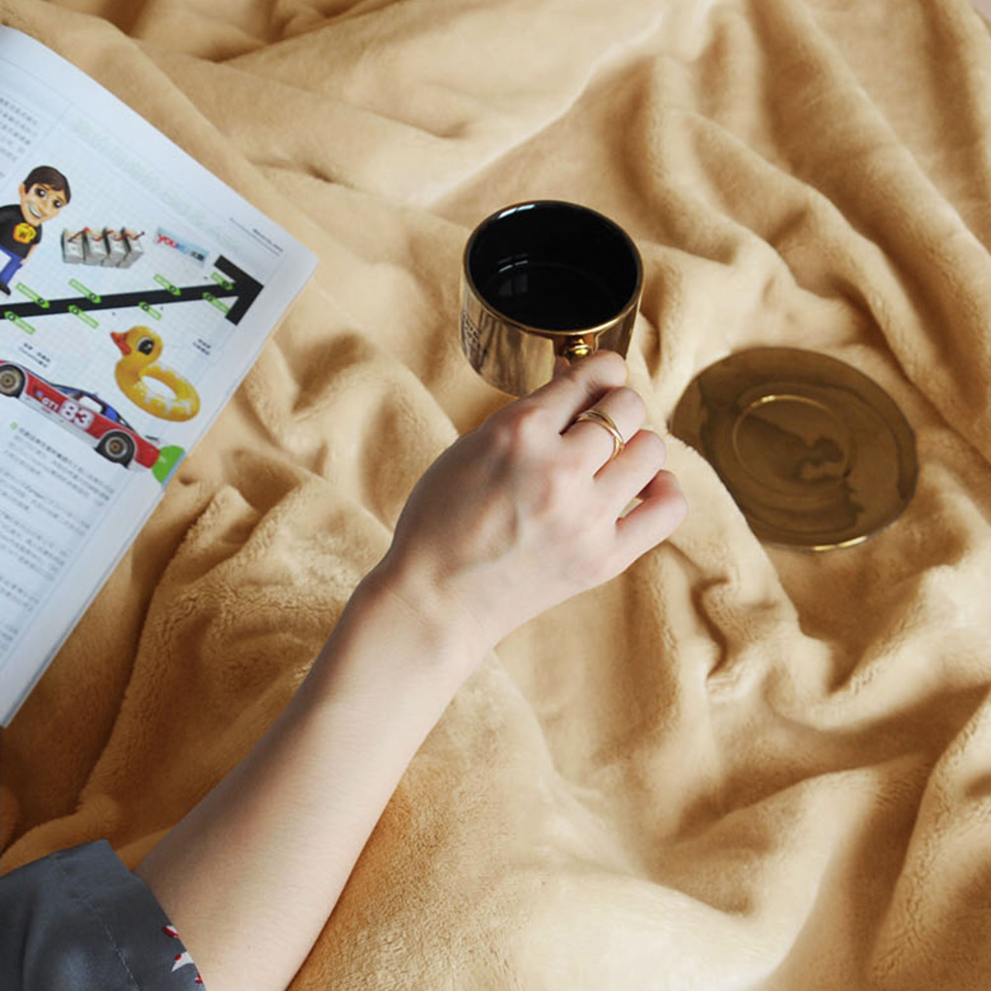 Mintorai Ultra Soft All Season Warm Fleece Throw Blanket, Beige or Brown