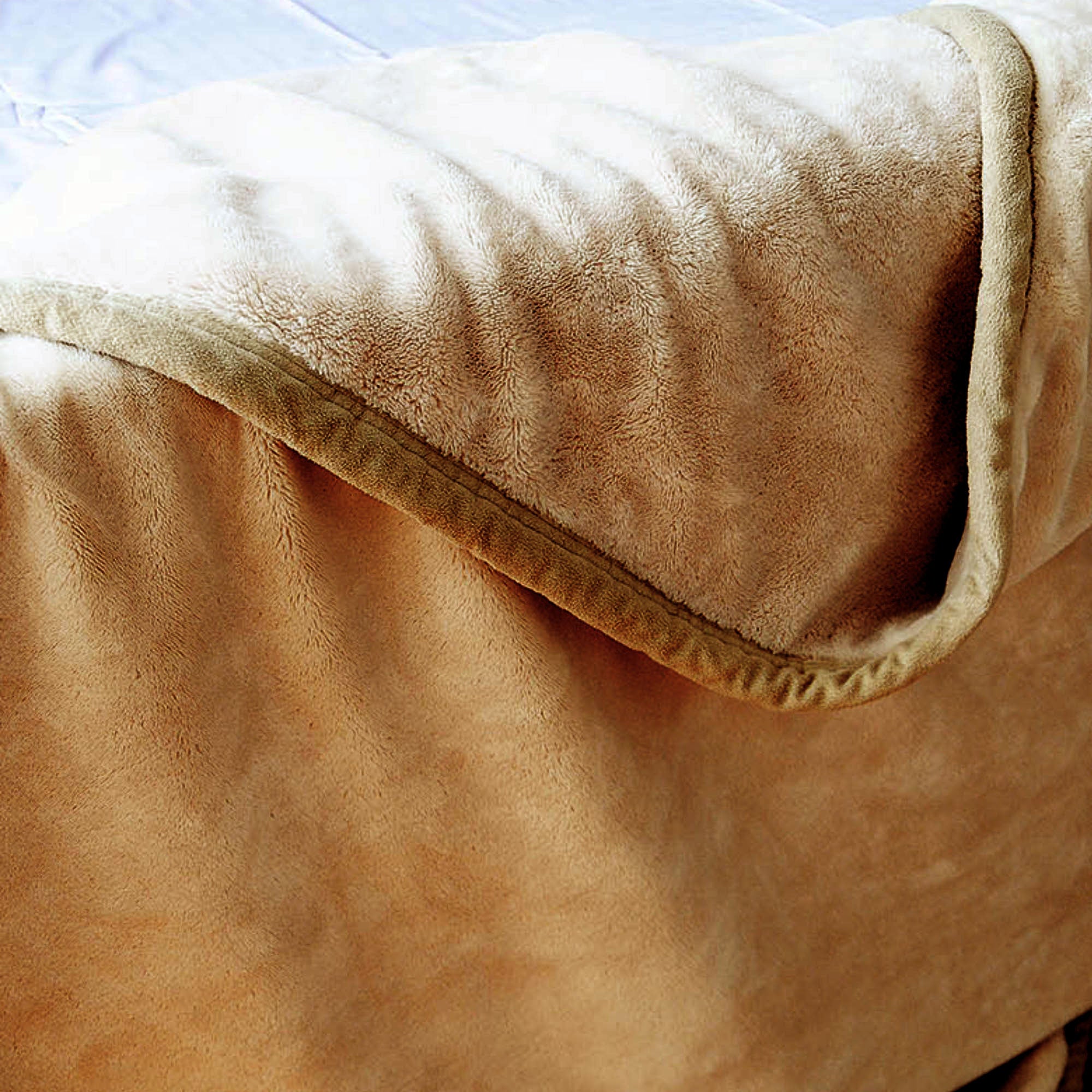 Mintorai Ultra Soft All Season Warm Fleece Throw Blanket, Beige or Brown