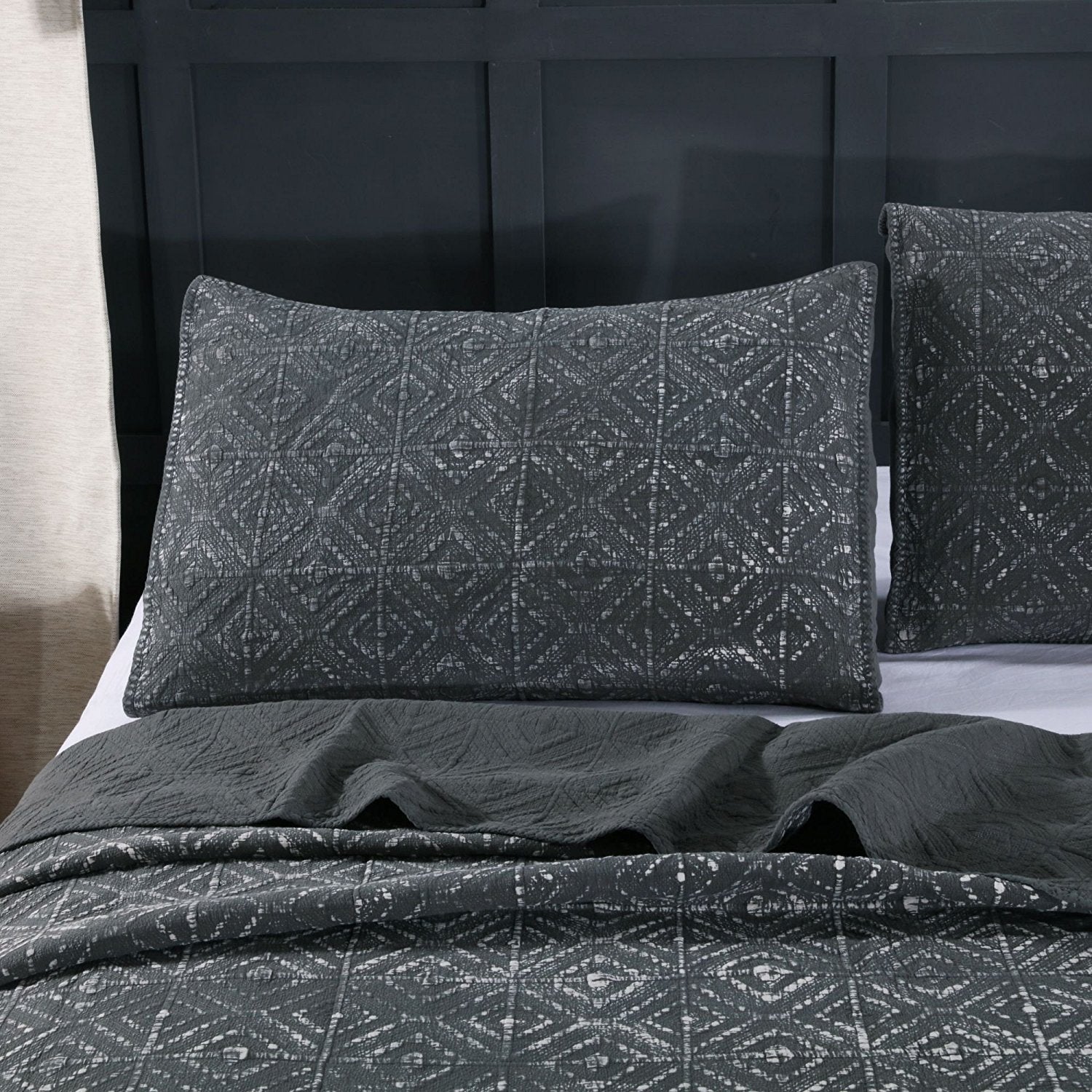 Mintorai Cozy Stonewashed Quilt Set, Navy Blue and White