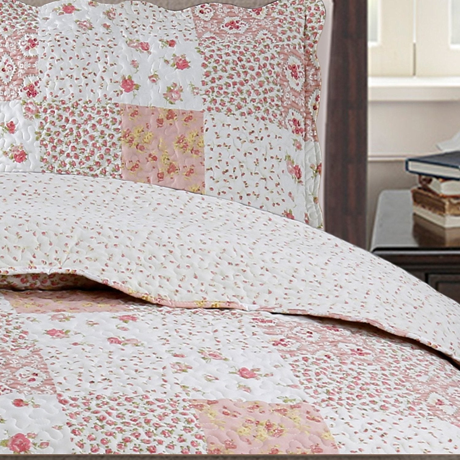 Mintorai Vintage Floral Country Chic Ultra Soft Quilt Set, Room Decor, Graduation Gifts