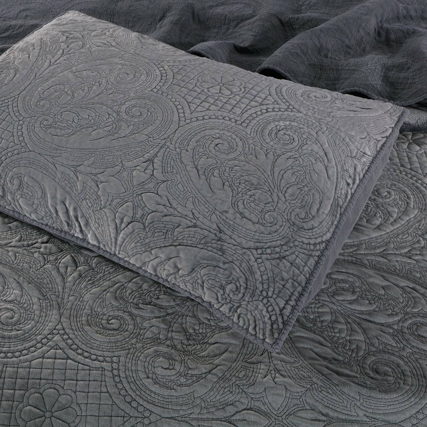 Mintorai Stonewashed Embroidered Floral Design Quilt Set with Pillow Shams, Grey or Blue