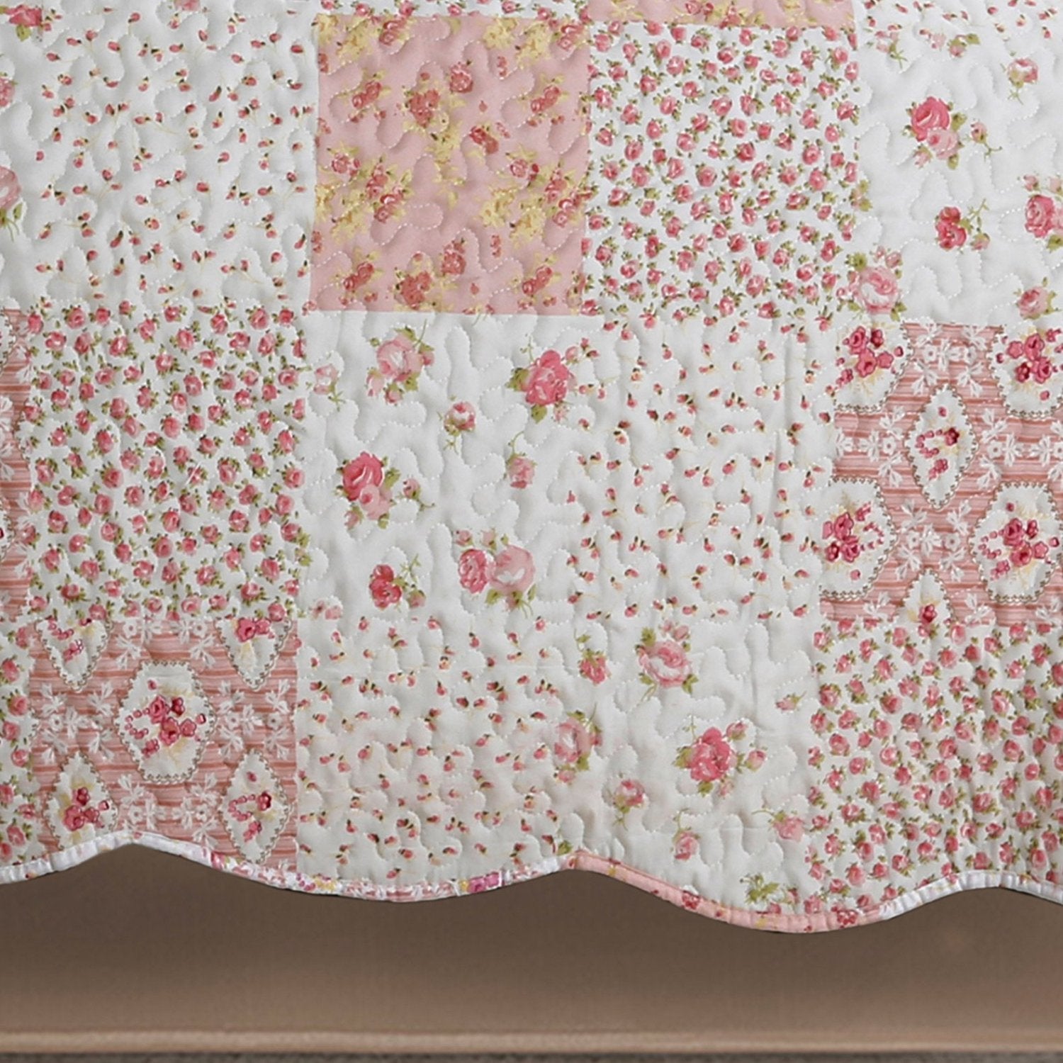 Mintorai Vintage Floral Country Chic Ultra Soft Quilt Set, Room Decor, Graduation Gifts