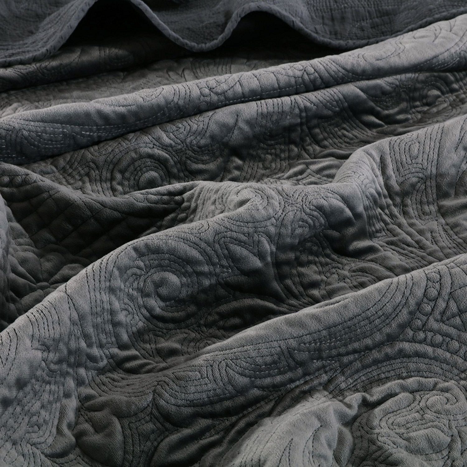 Mintorai Stonewashed Embroidered Floral Design Quilt Set with Pillow Shams, Grey or Blue