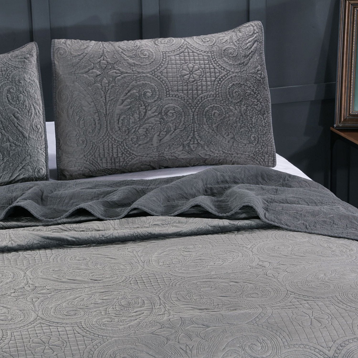 Mintorai Stonewashed Embroidered Floral Design Quilt Set with Pillow Shams, Grey or Blue