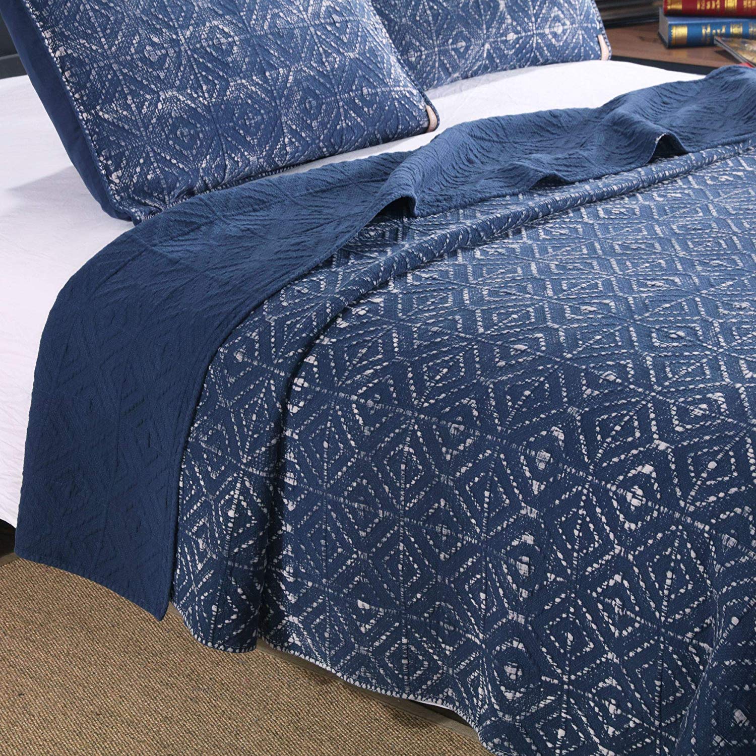 Mintorai Cozy Stonewashed Quilt Set, Navy Blue and White