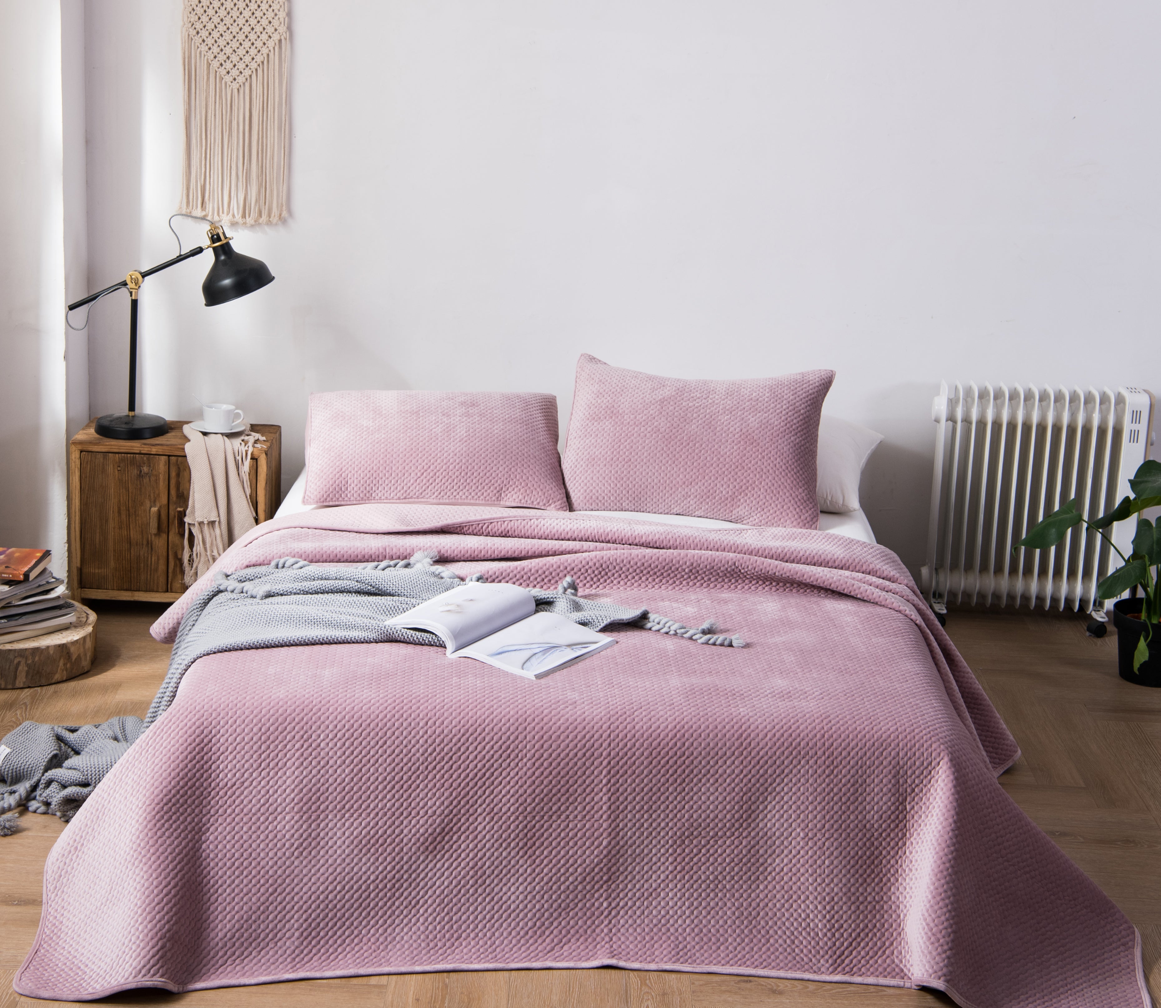 Mintorai Winter Cozy Velveteen Bedspread With Shams for Bedroom, Guestroom - Mintorai