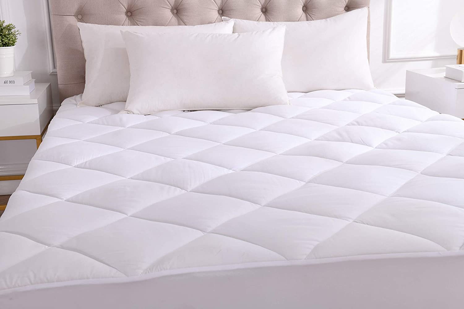 Mintorai Deluxe Fitted Mattress Pad Cover with Deep Pockets, White, Room Decor, Graduation Gifts