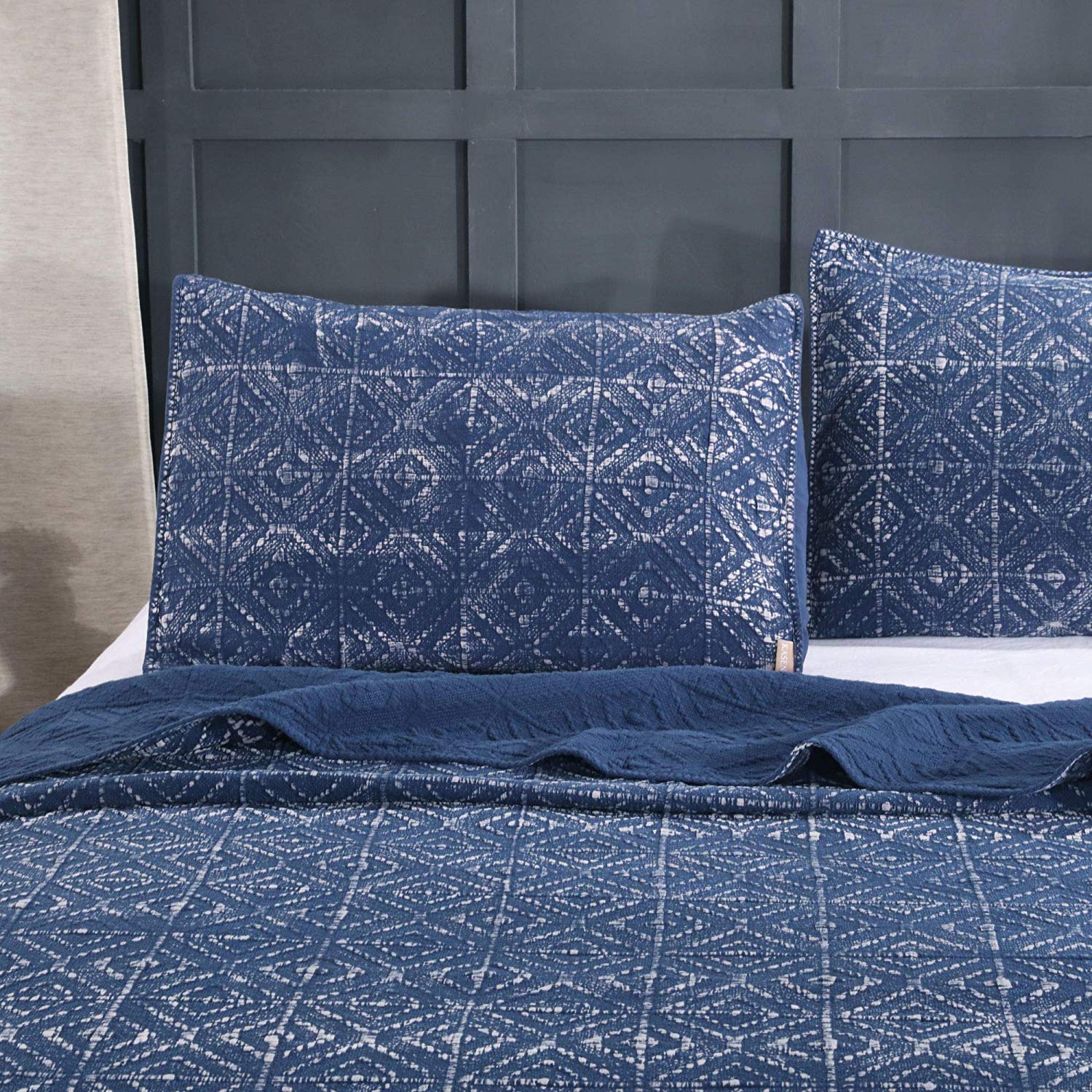 Mintorai Cozy Stonewashed Quilt Set, Navy Blue and White