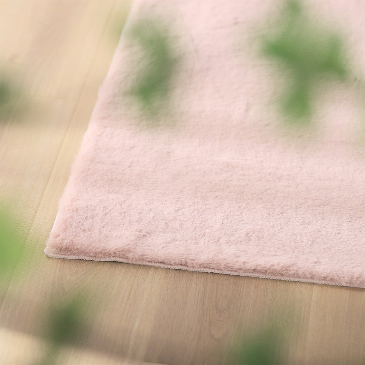 Mintorai Fluffy Elegant Faux Fur Area Rugs, Ultra Soft, Room Decor, Graduation Gifts, Fathers Day Gift, Mom Gift