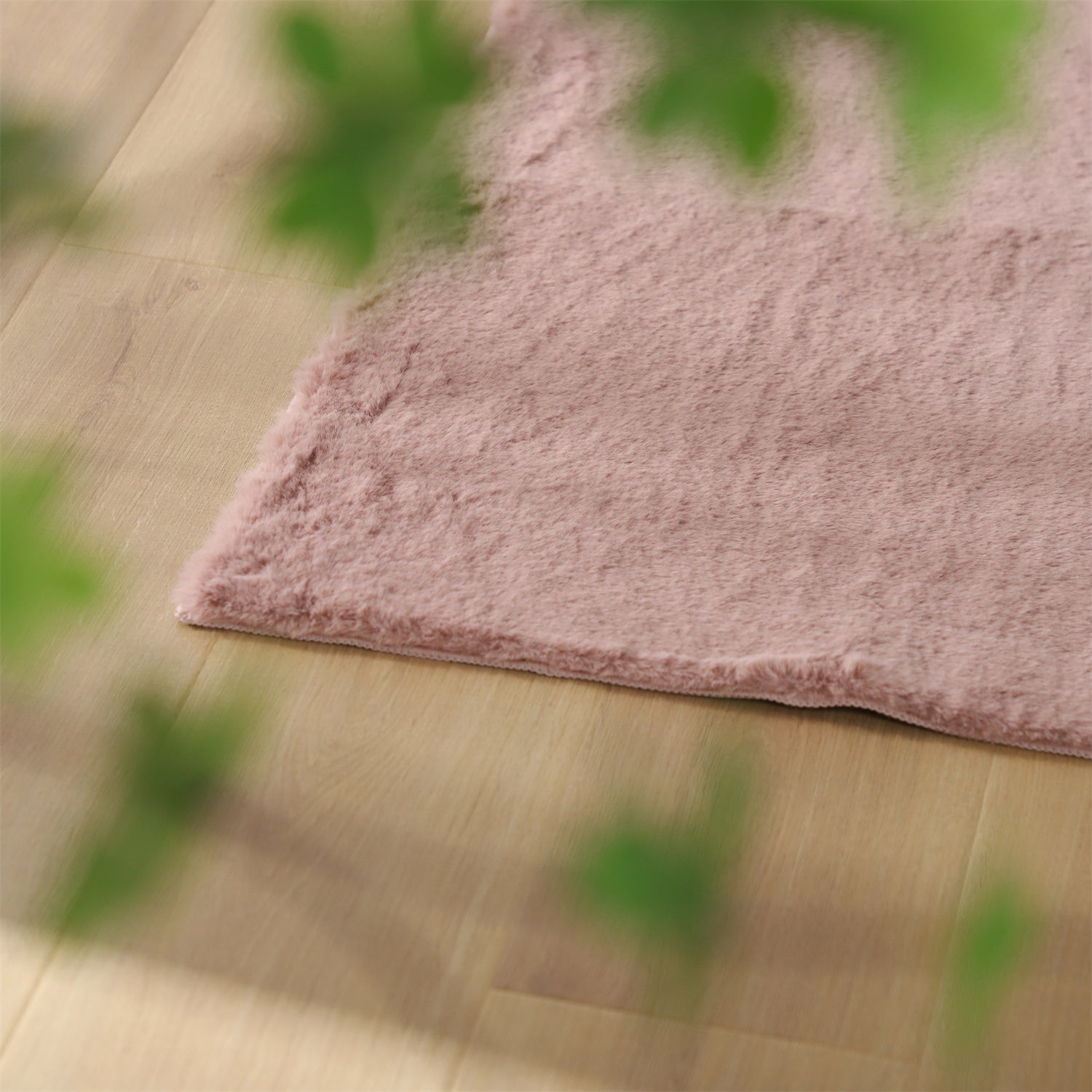 Mintorai Fluffy Elegant Faux Fur Area Rugs, Ultra Soft, Room Decor, Graduation Gifts, Fathers Day Gift, Mom Gift