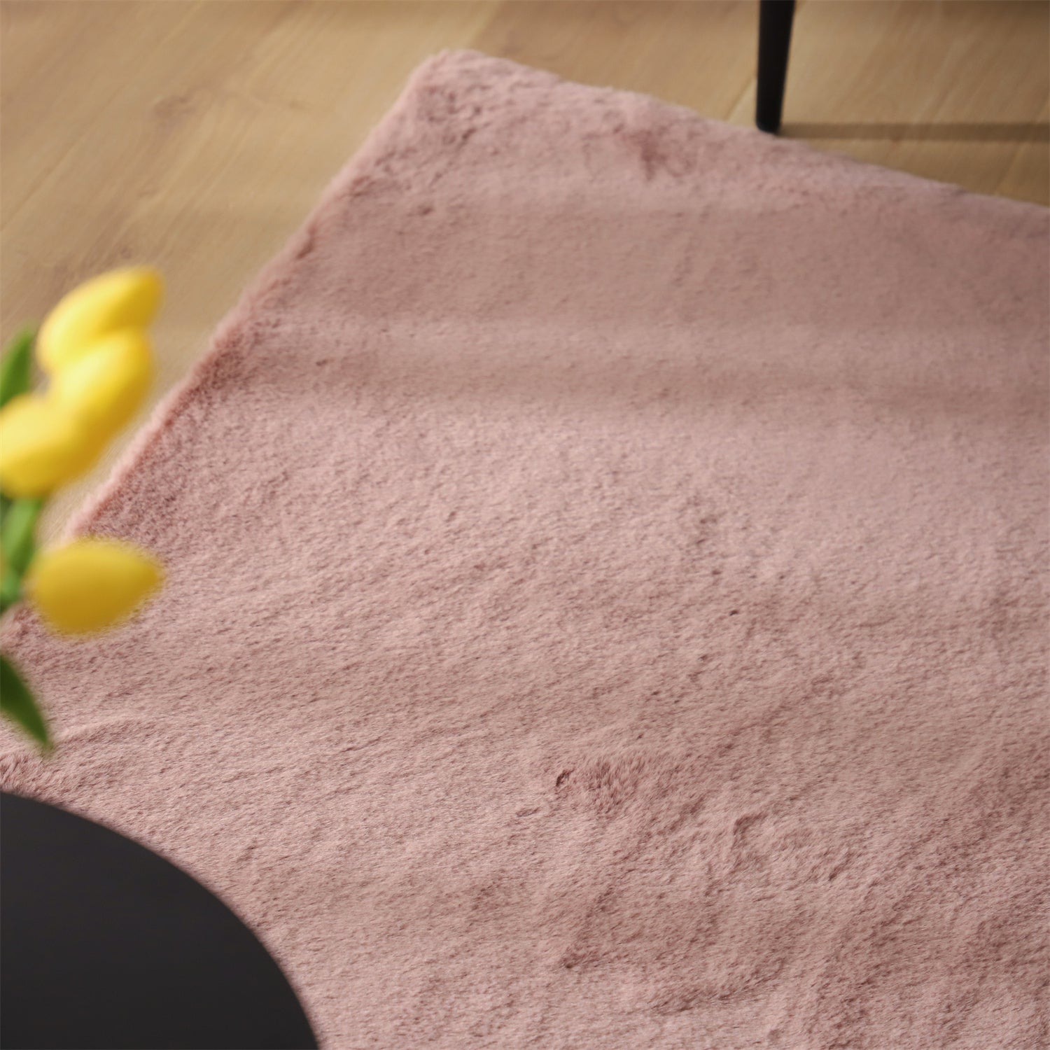 Mintorai Fluffy Elegant Faux Fur Area Rugs, Ultra Soft, Room Decor, Graduation Gifts, Fathers Day Gift, Mom Gift