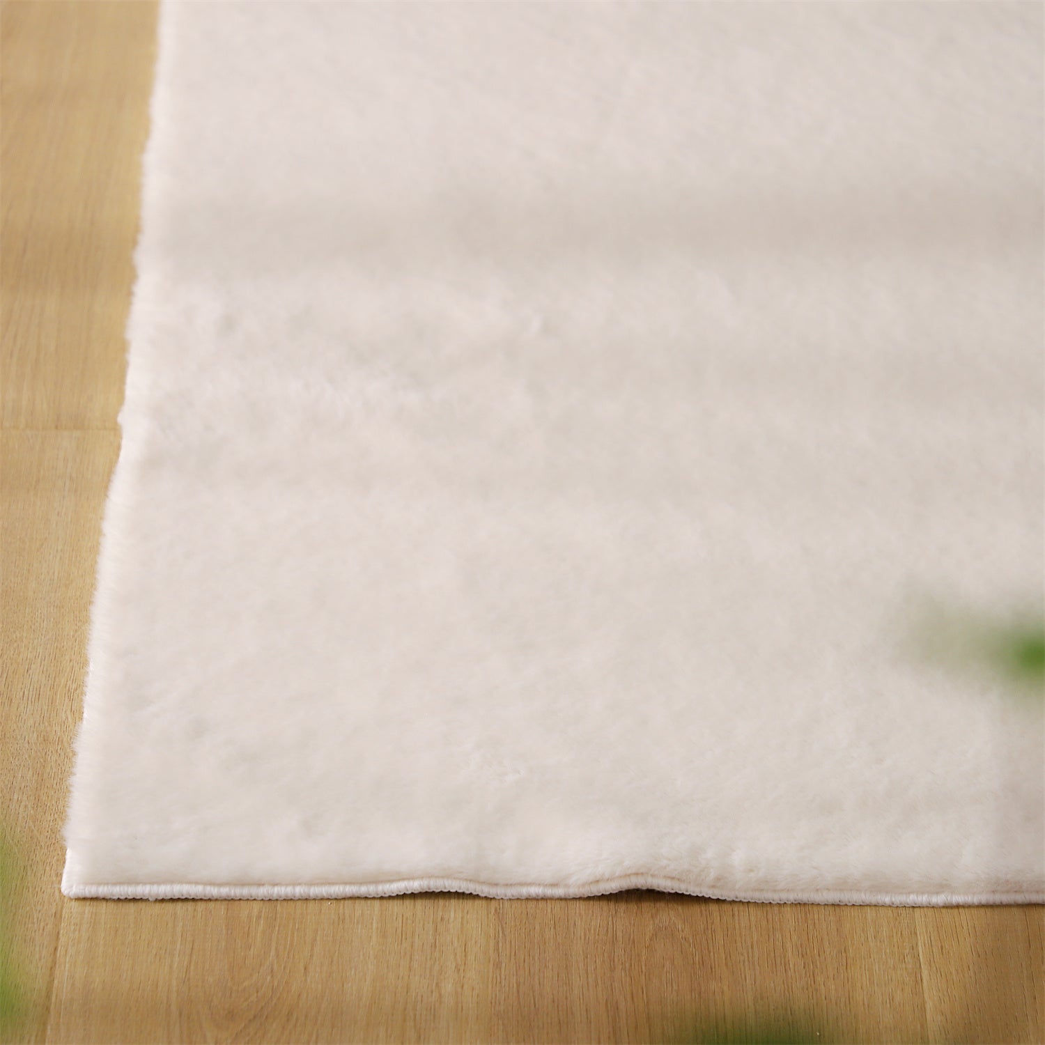 Mintorai Fluffy Elegant Faux Fur Area Rugs, Ultra Soft, Room Decor, Graduation Gifts, Fathers Day Gift, Mom Gift