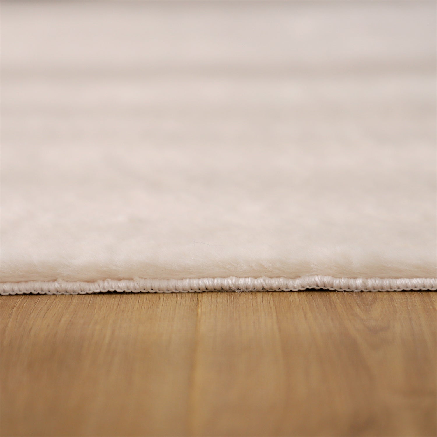 Mintorai Fluffy Elegant Faux Fur Area Rugs, Ultra Soft, Room Decor, Graduation Gifts, Fathers Day Gift, Mom Gift