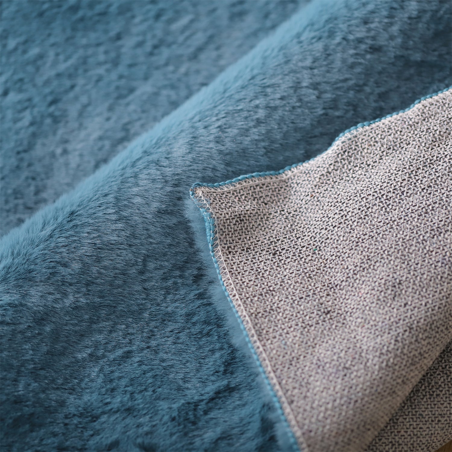 Mintorai Fluffy Elegant Faux Fur Area Rugs, Ultra Soft, Room Decor, Graduation Gifts, Fathers Day Gift, Mom Gift