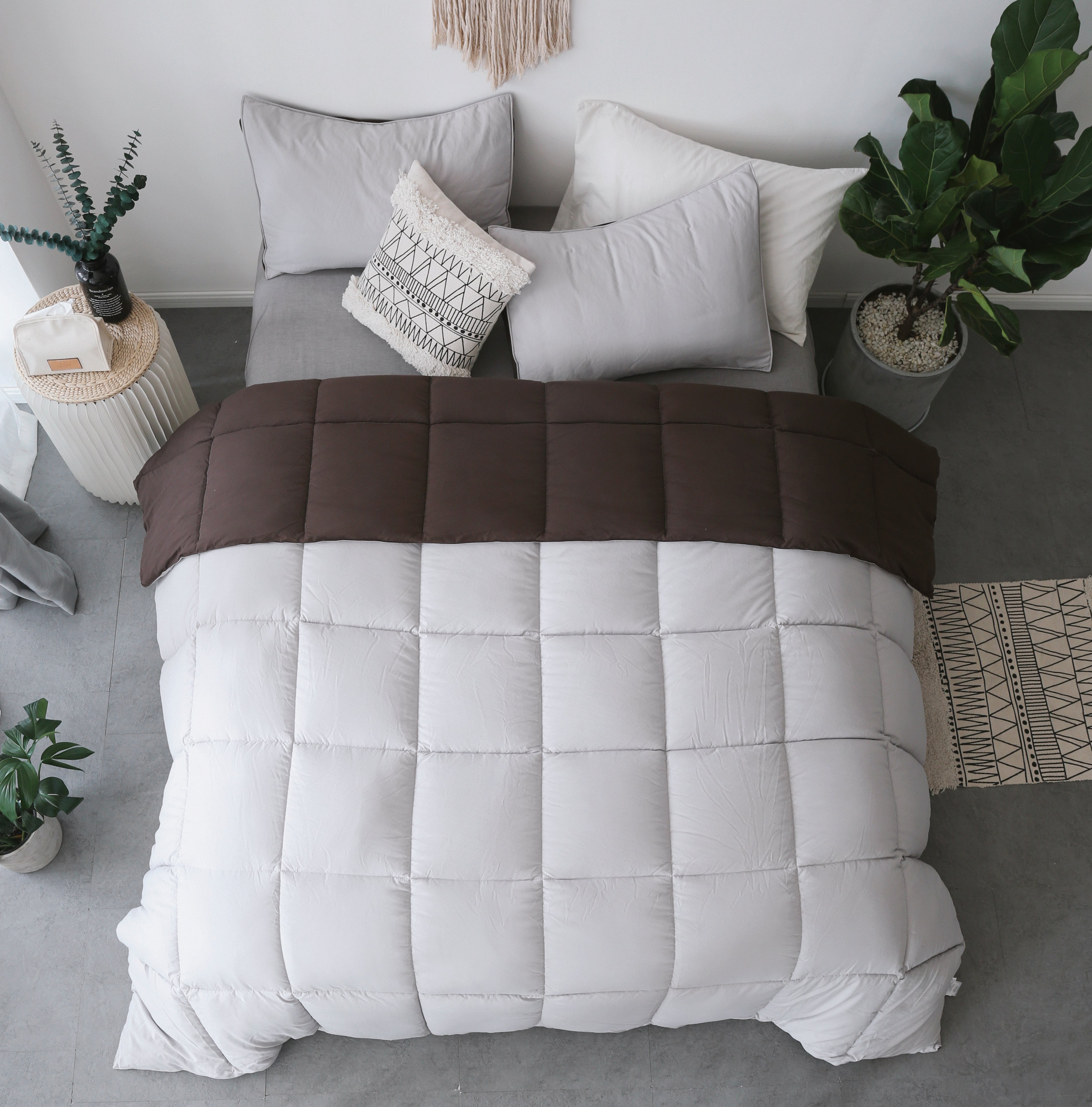Mintorai Cozy Soft Luxury Down Alternative Comforter Set - Reversible & Machine Washable - Mintorai