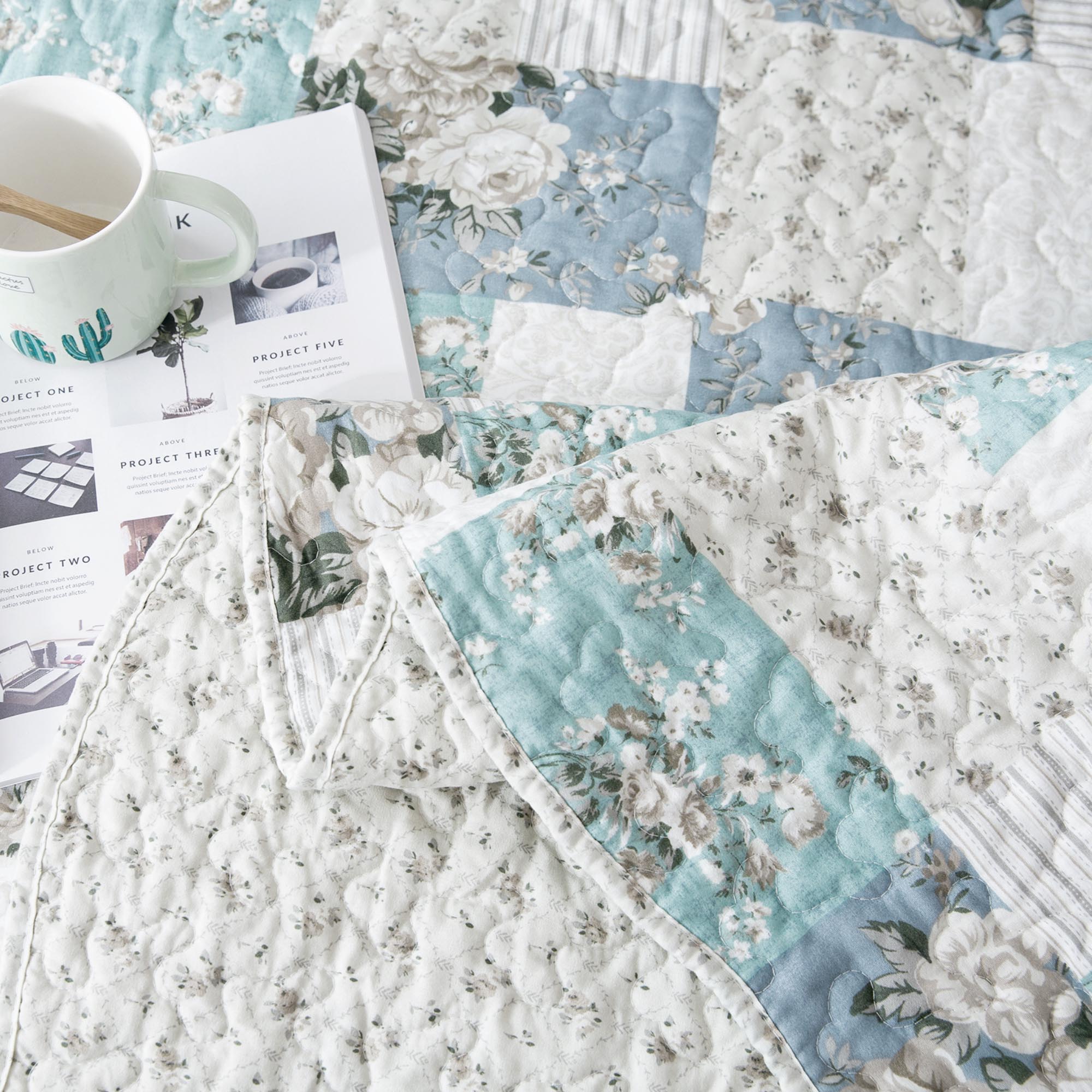 Mintorai Vintage Floral Country Chic Ultra Soft Quilt Set, Room Decor, Graduation Gifts