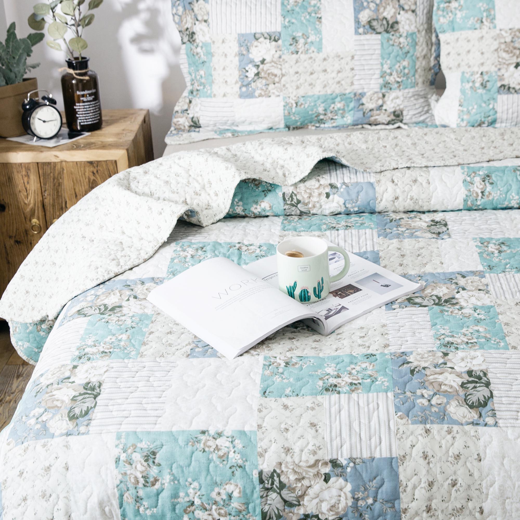 Mintorai Vintage Floral Country Chic Ultra Soft Quilt Set, Room Decor, Graduation Gifts