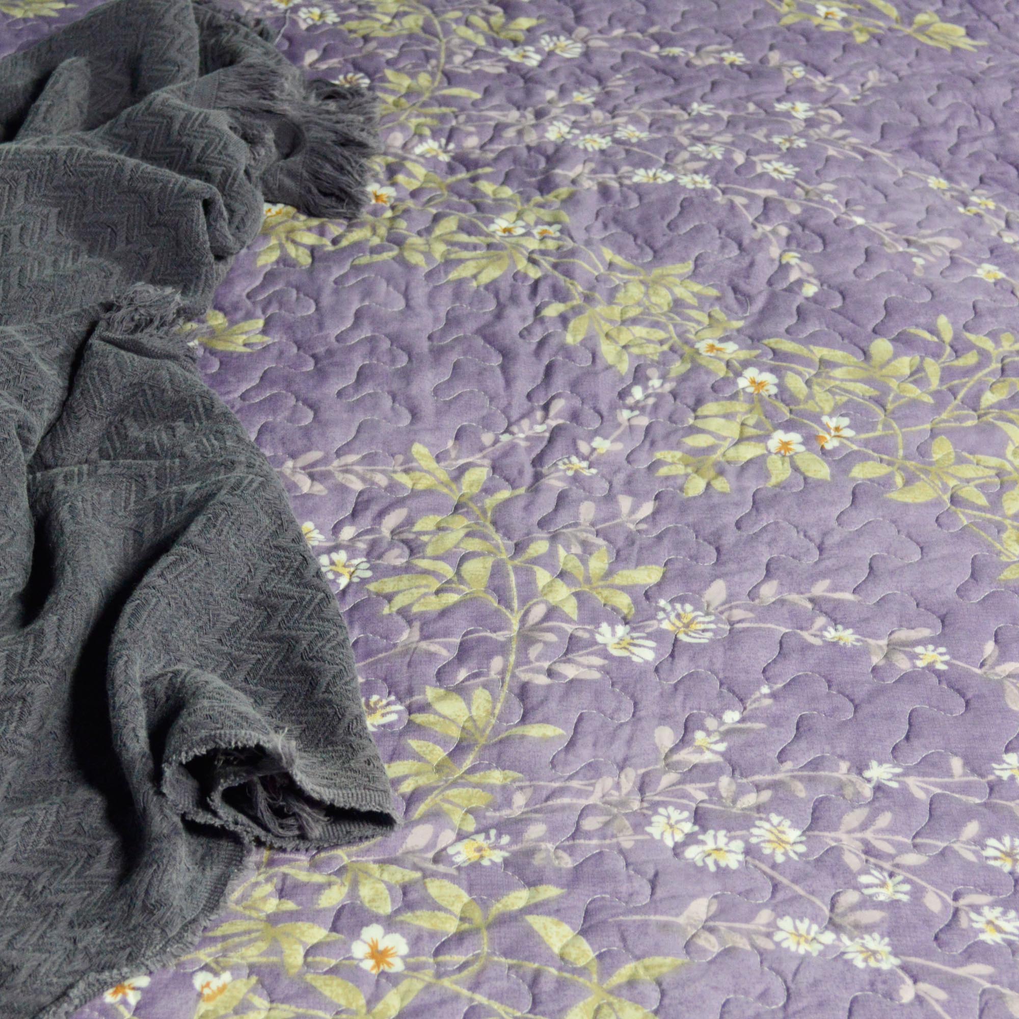 Mintorai Vintage Floral Country Chic Ultra Soft Quilt Set, Room Decor, Graduation Gifts