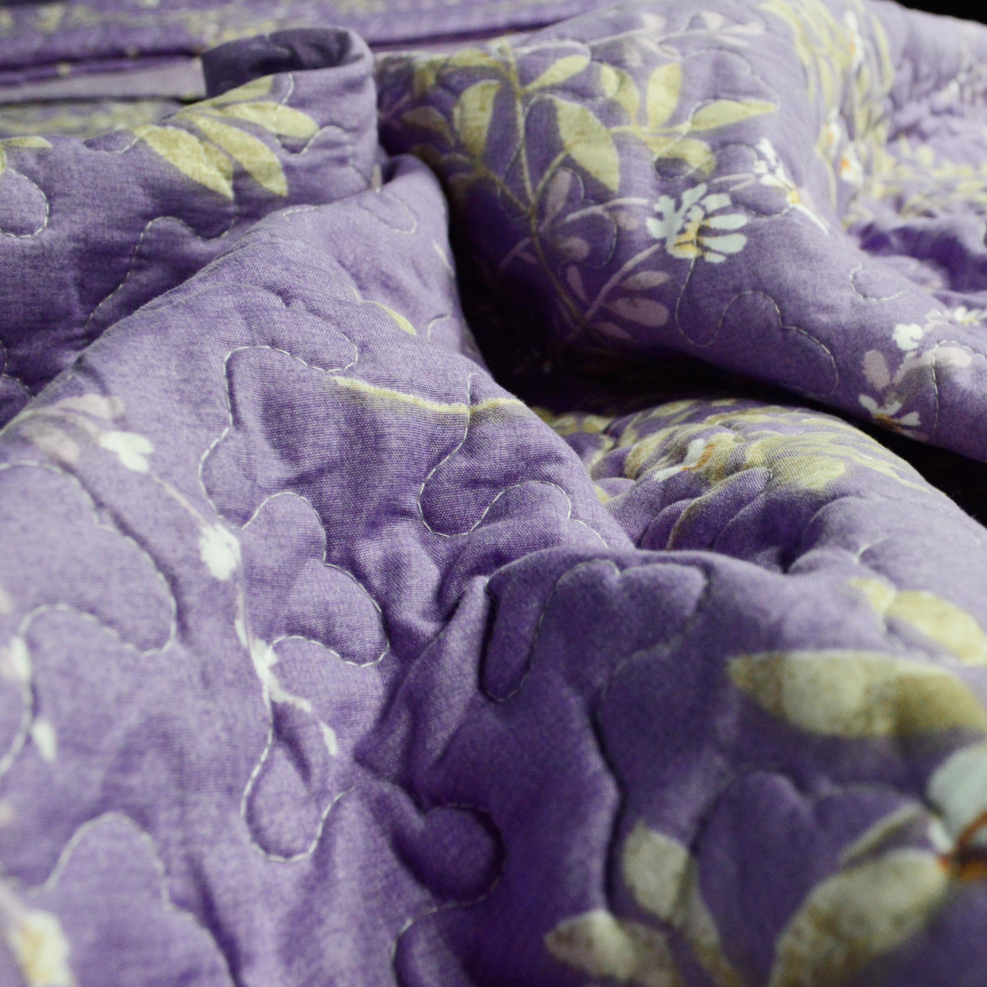 Mintorai Vintage Floral Country Chic Ultra Soft Quilt Set, Room Decor, Graduation Gifts