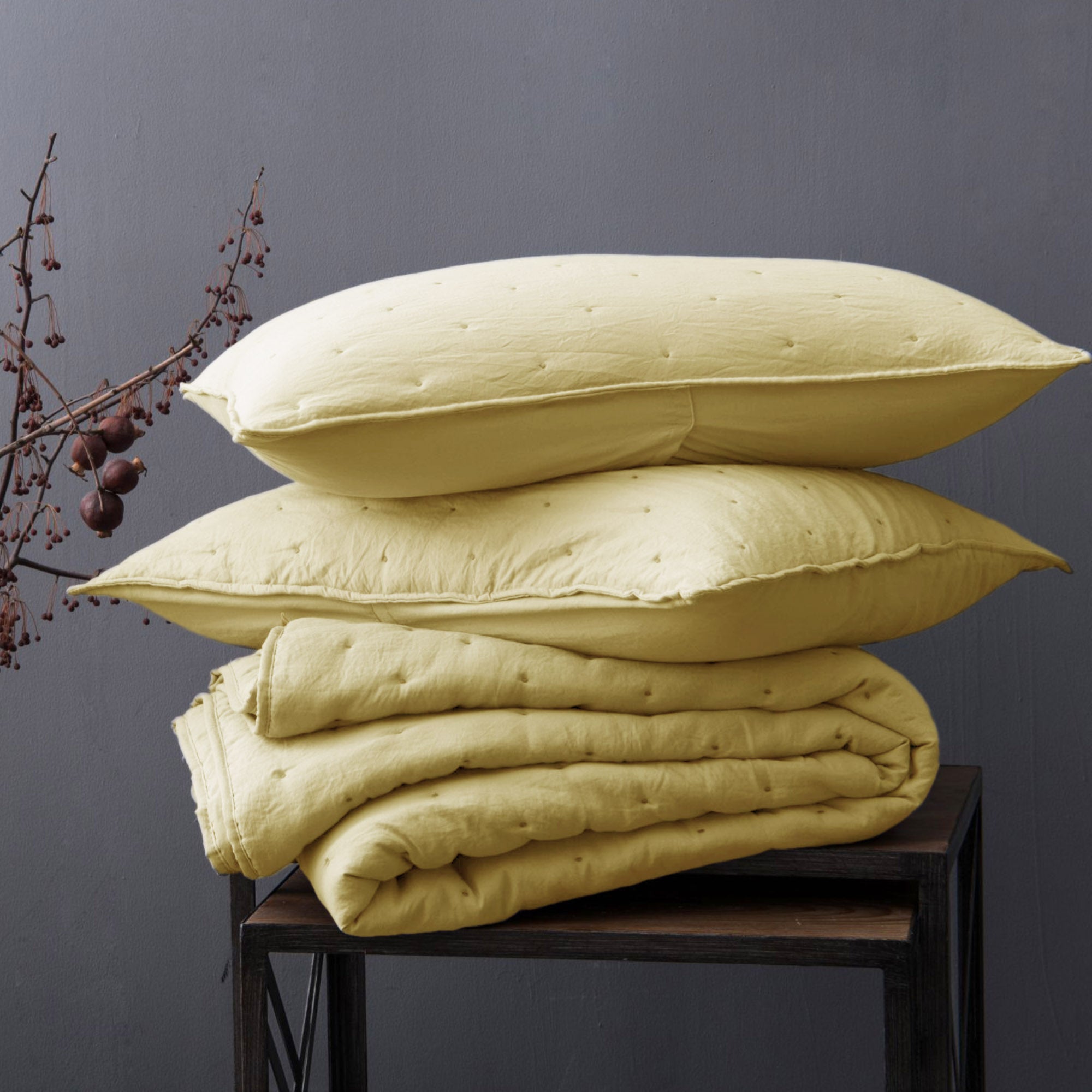 Mintorai Ultra Soft Nostalgic Dot Stitch Stone Washed Quilt Set, Red, Room Decor, Graduation Gifts