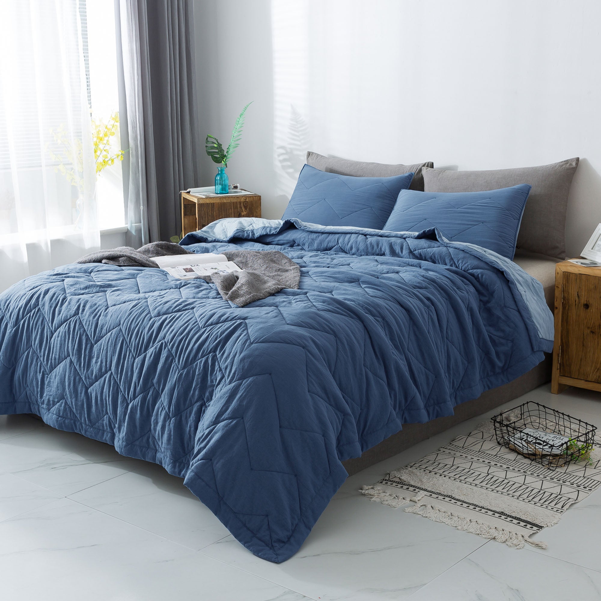 Mintorai All Season Ultra Soft Chevron Pattern Quilt Set, Blue or Grey, Room Decor, Graduation Gifts