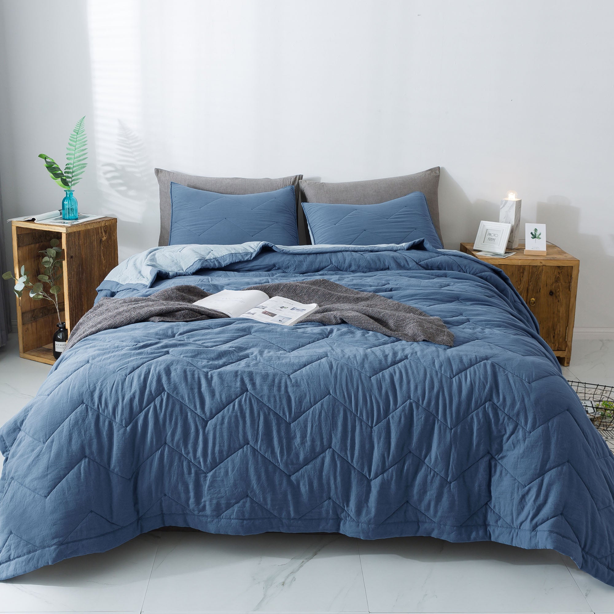 Mintorai All Season Ultra Soft Chevron Pattern Quilt Set, Blue or Grey, Room Decor, Graduation Gifts