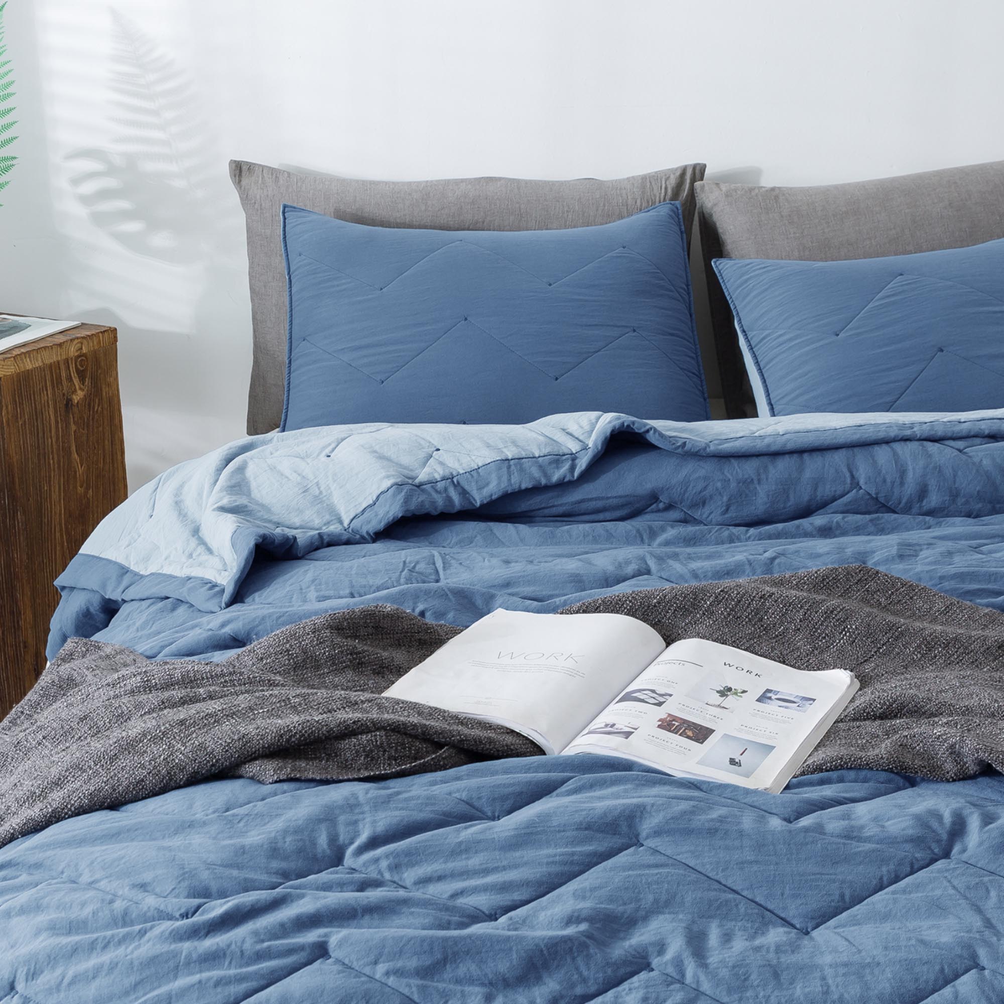 Mintorai All Season Ultra Soft Chevron Pattern Quilt Set, Blue or Grey, Room Decor, Graduation Gifts