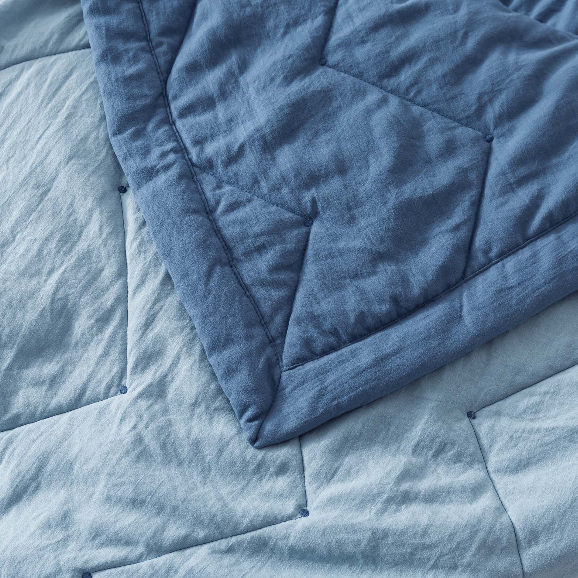 Mintorai All Season Ultra Soft Chevron Pattern Quilt Set, Blue or Grey, Room Decor, Graduation Gifts