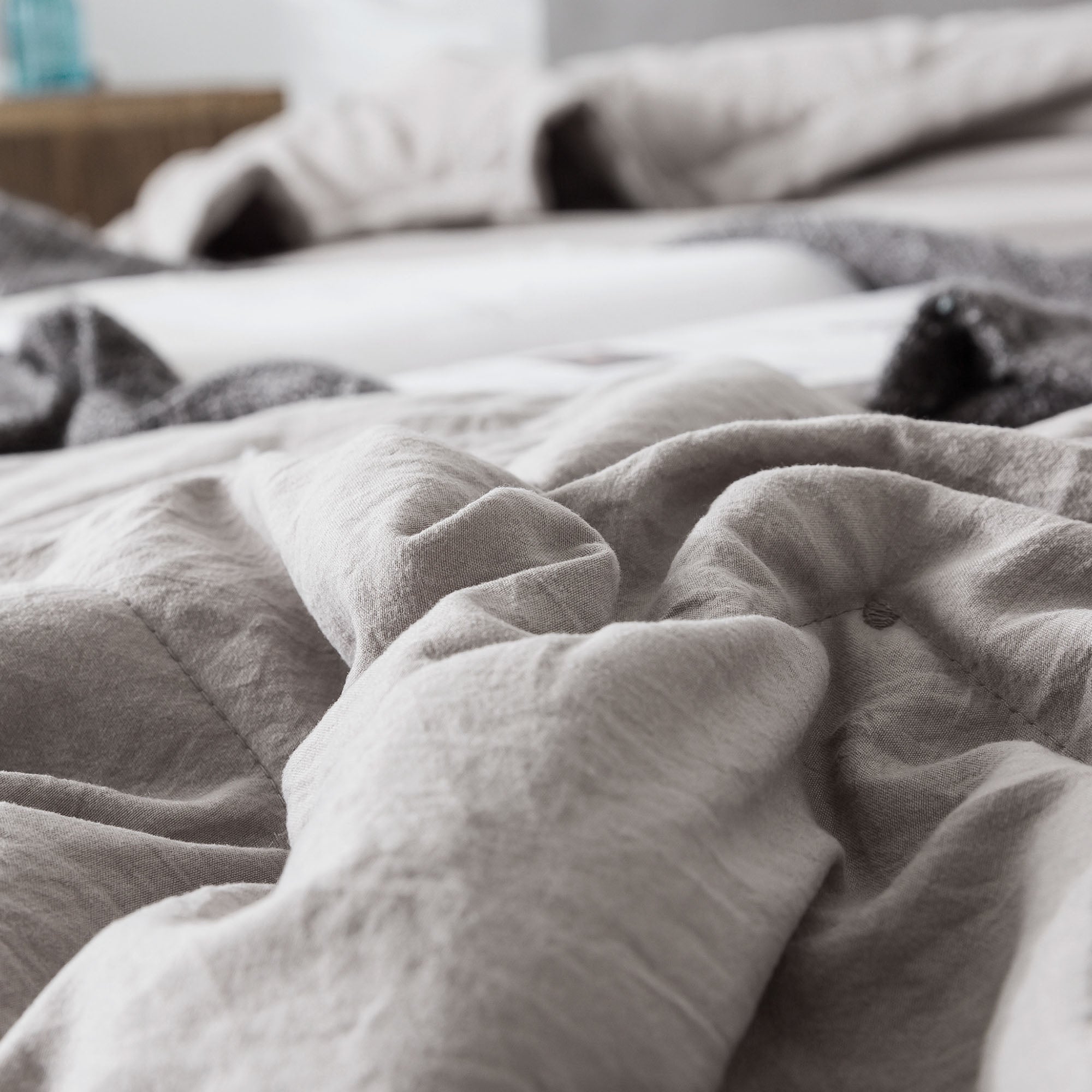 Mintorai All Season Ultra Soft Chevron Pattern Quilt Set, Blue or Grey, Room Decor, Graduation Gifts