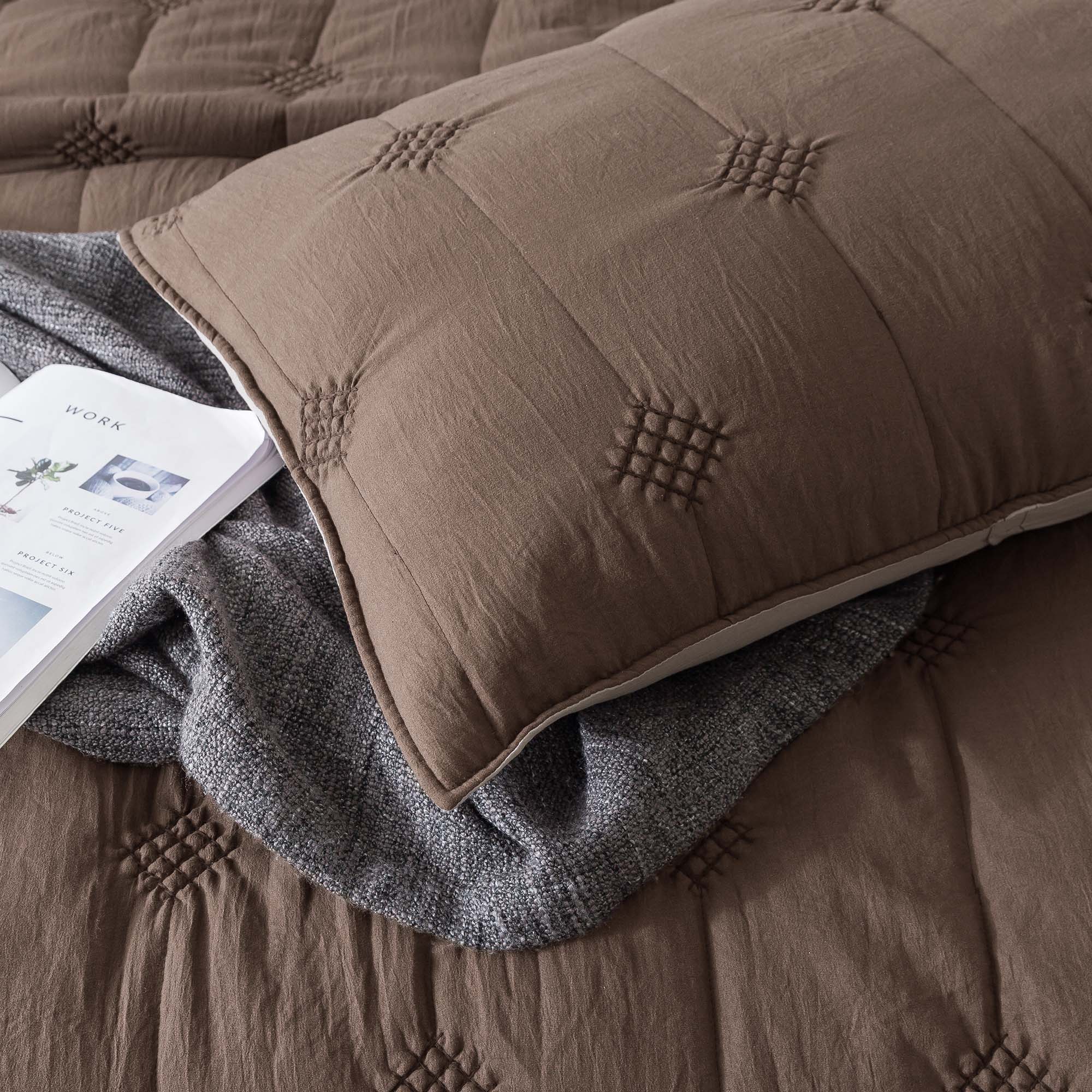 Mintorai Ultra Soft Diamond Stitch Design Quilt Set, Brown or Dark Grey, Room Decor, Graduation Gifts