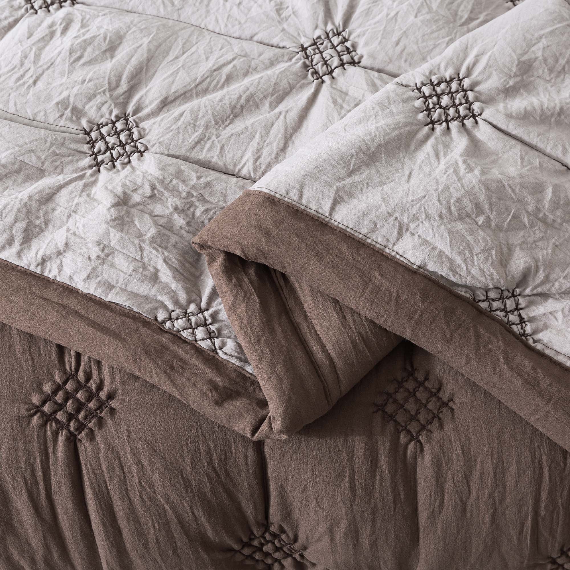 Mintorai Ultra Soft Diamond Stitch Design Quilt Set, Brown or Dark Grey, Room Decor, Graduation Gifts