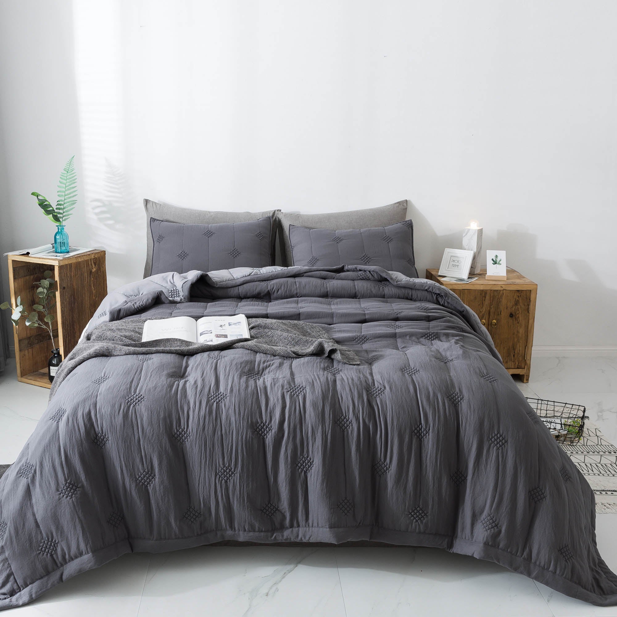 Mintorai Ultra Soft Diamond Stitch Design Quilt Set, Brown or Dark Grey, Room Decor, Graduation Gifts