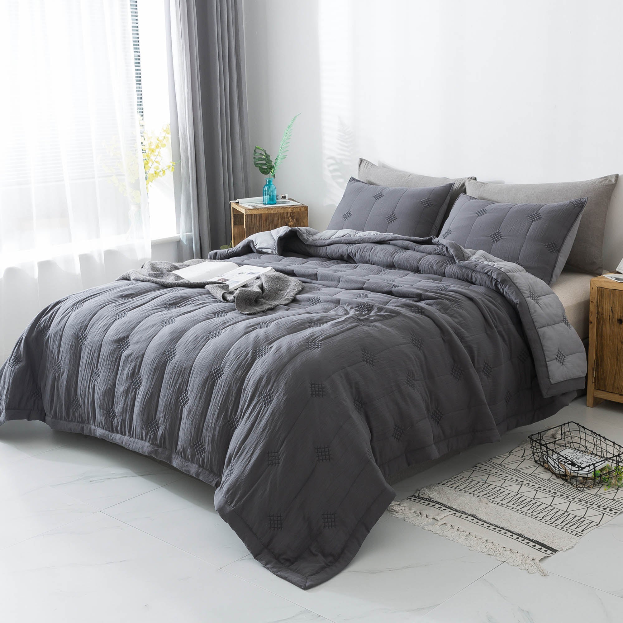 Mintorai Ultra Soft Diamond Stitch Design Quilt Set, Brown or Dark Grey, Room Decor, Graduation Gifts