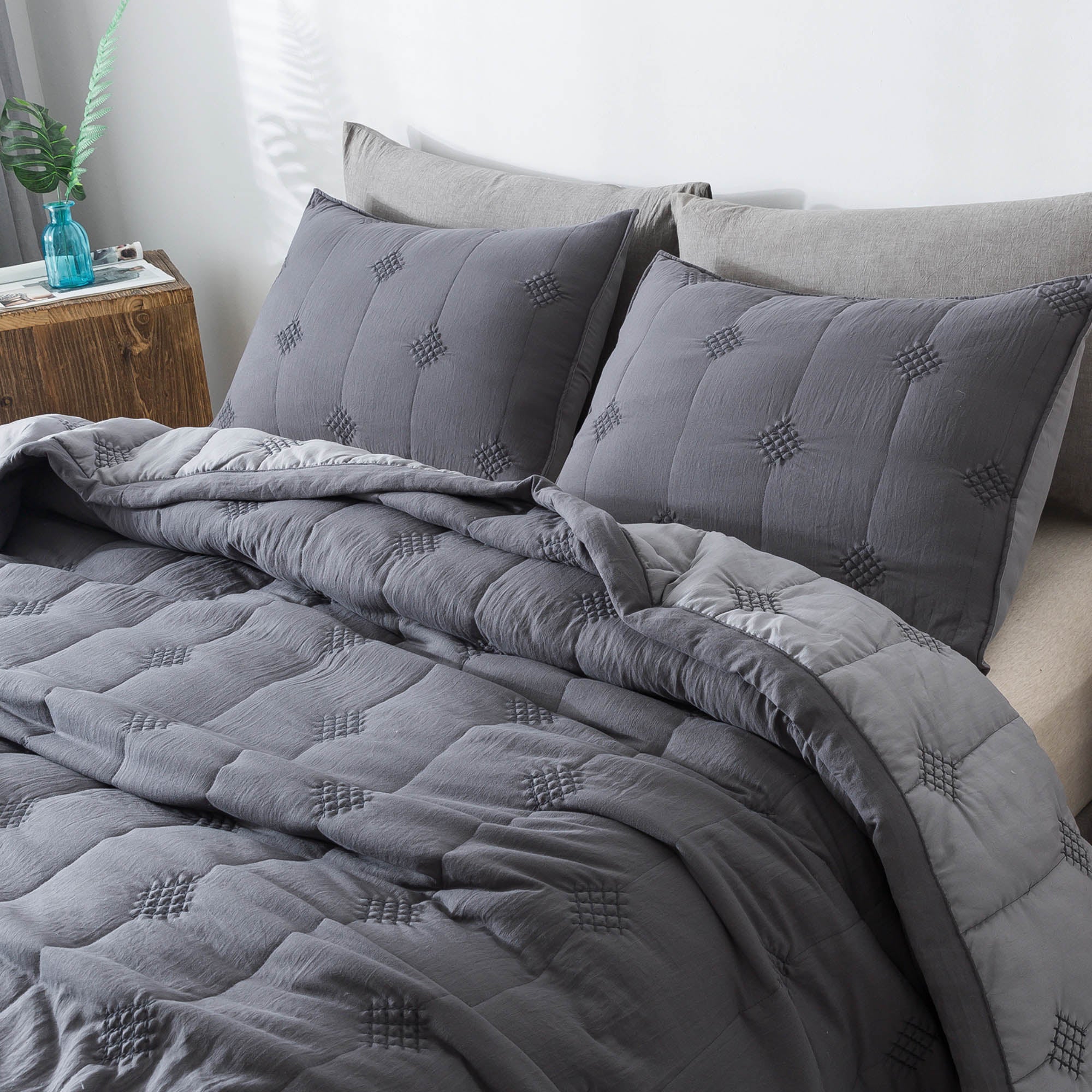 Mintorai Ultra Soft Diamond Stitch Design Quilt Set, Brown or Dark Grey, Room Decor, Graduation Gifts